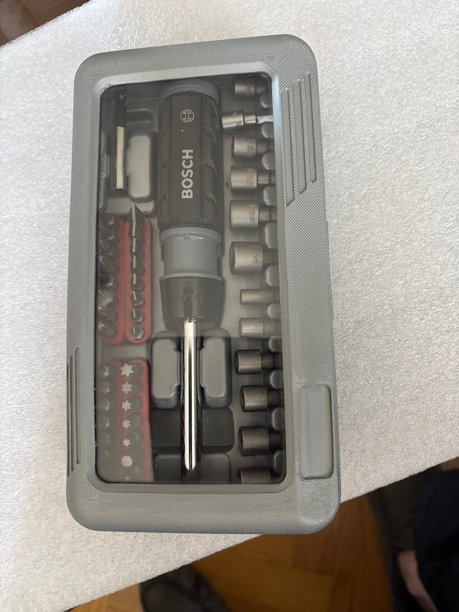 Bosch skruvmejselsats med bits och hylsor