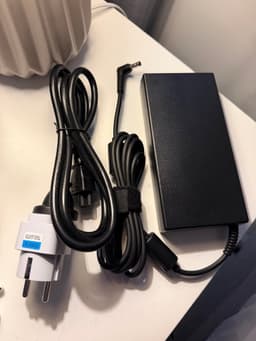 Chicony 180W AC-adapter (Modell: A15-180P1A) - MSI laddare