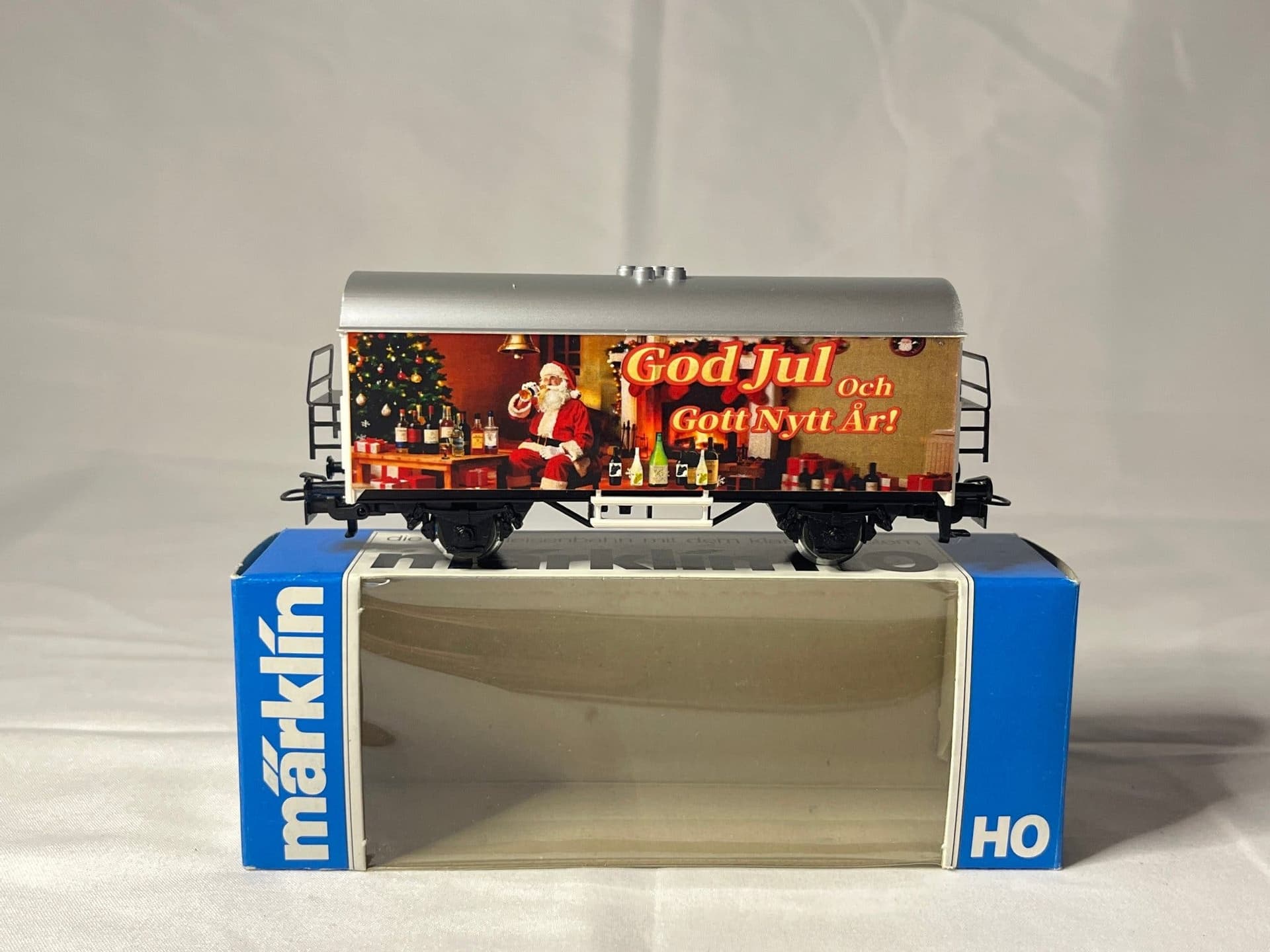 Märklin H0 Vit Kylvagn/Godsvagn dekalerad God Jul och Gott Nytt År!