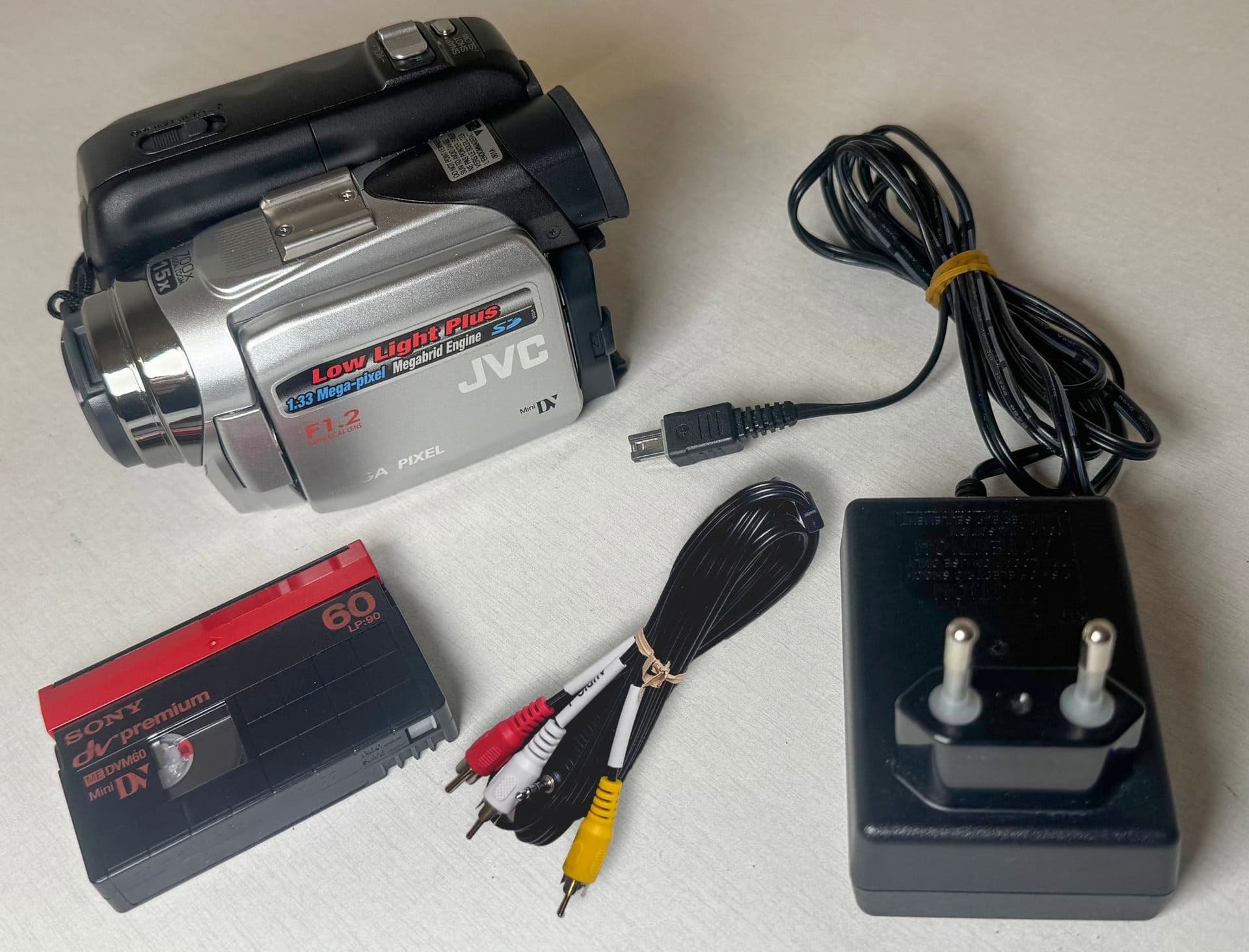 JVC GR-DF540E - videokamera - MiniDV band/kassett