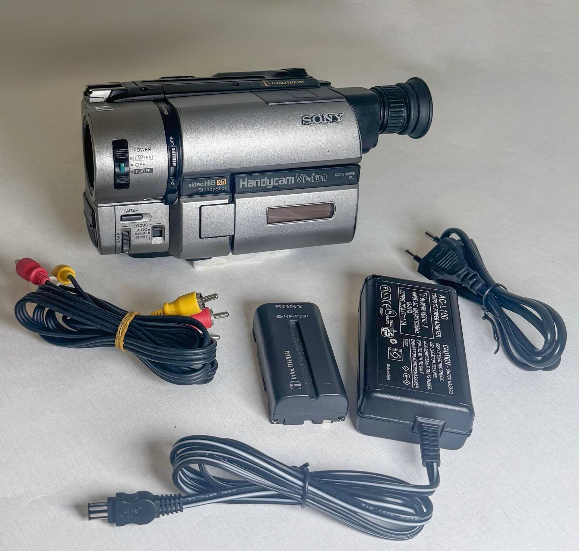 Sony CCD-TRV65E Hi8 (Hi8 och Video8 (8) kompatibel)
