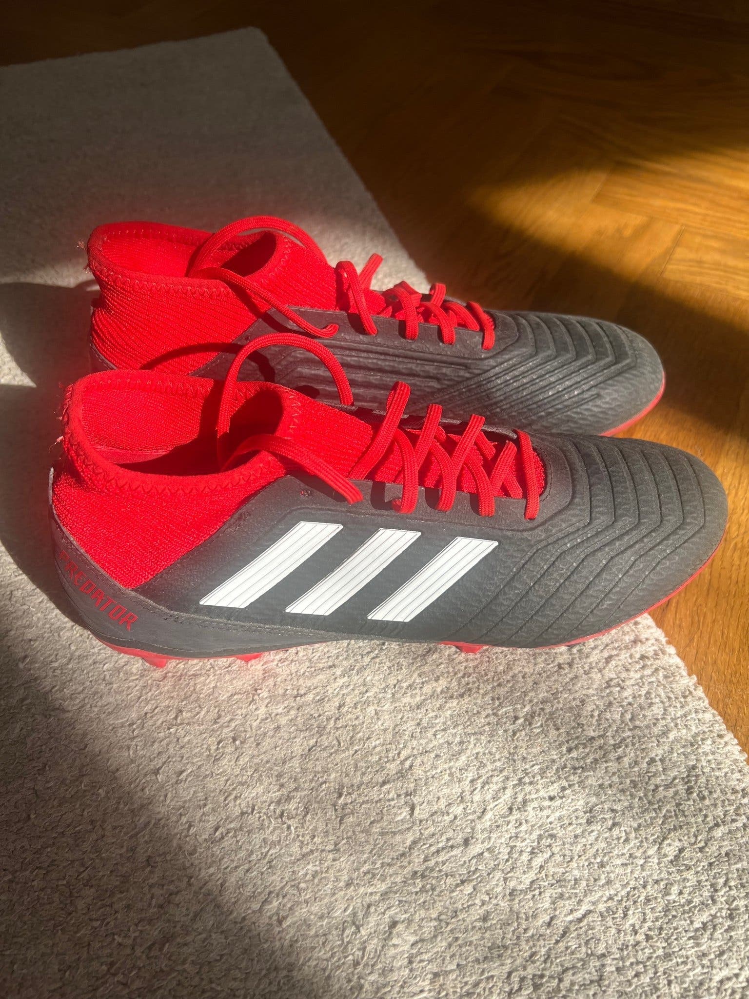 Adidas Predator Fotbollsskor Svarta/Röda Storlek 44 2/3