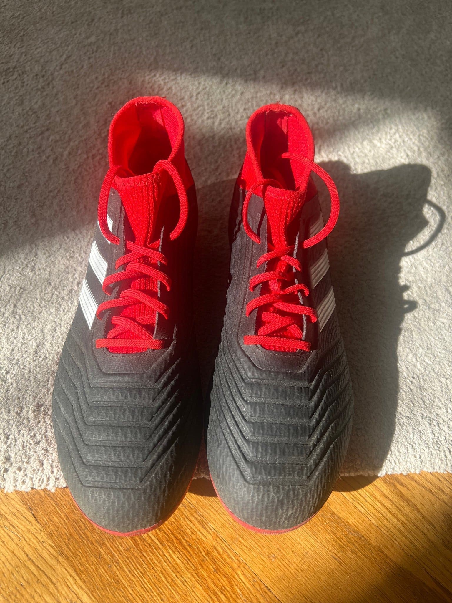 Adidas Predator Fotbollsskor Svarta/Röda Storlek 44 2/3