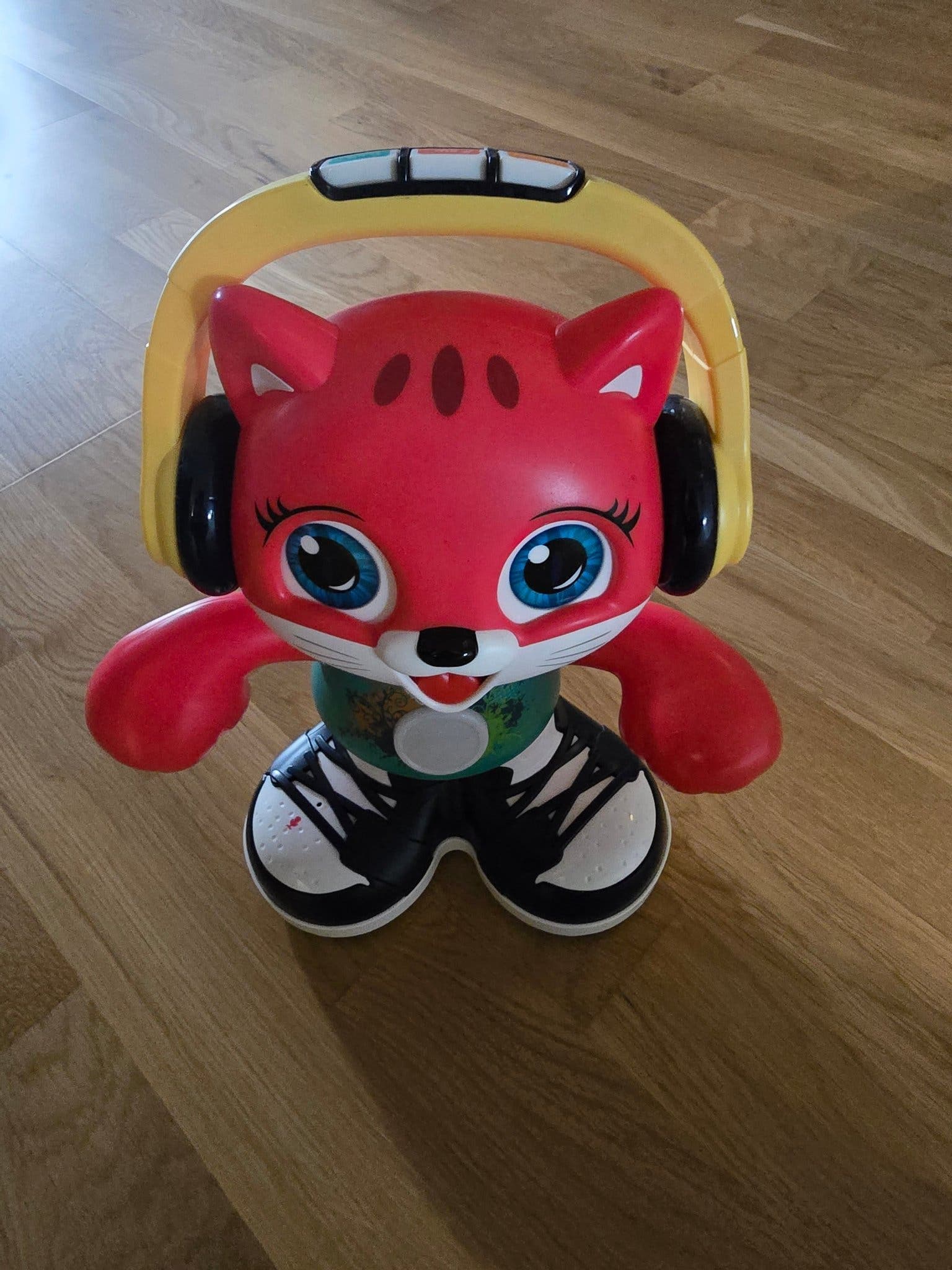 Sjungand och dansande katt/räv