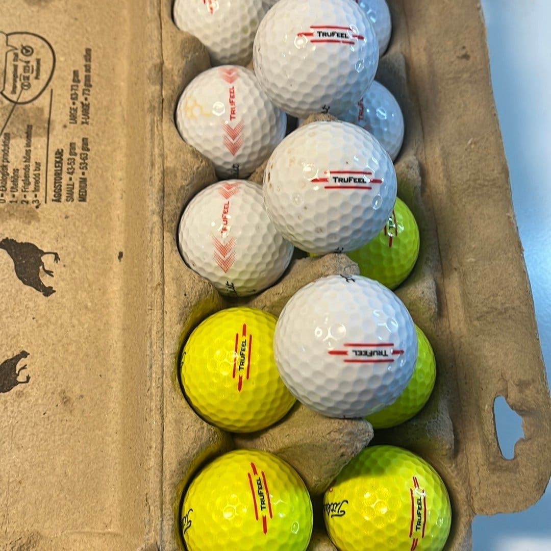 Golfbollar Titleist TruFeel gula vita 16 stycken