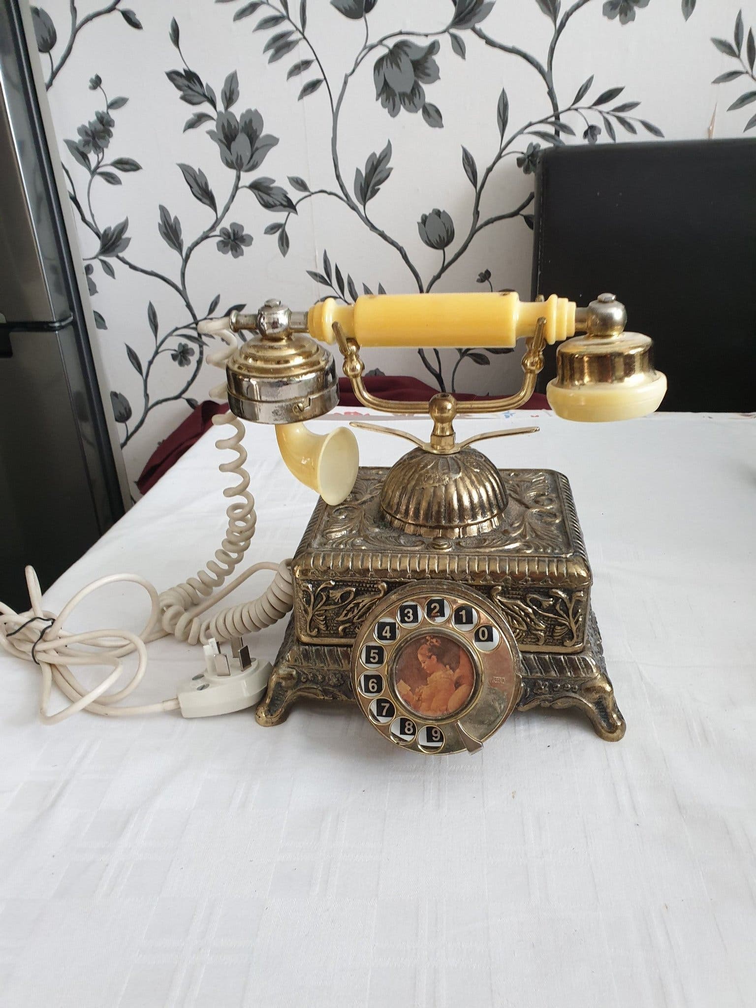 Retro, vintage telefon med fingerskiva