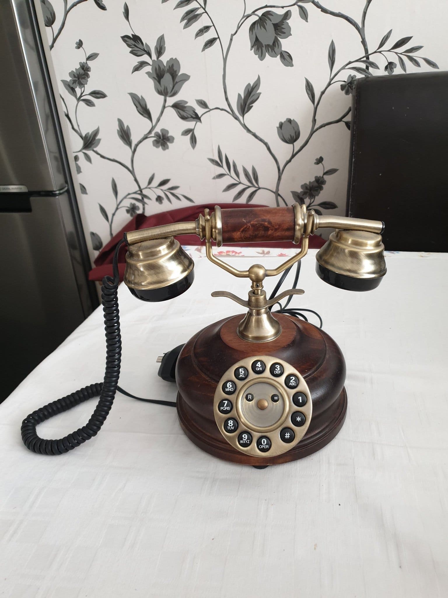 Retro telefon med tryckknappar