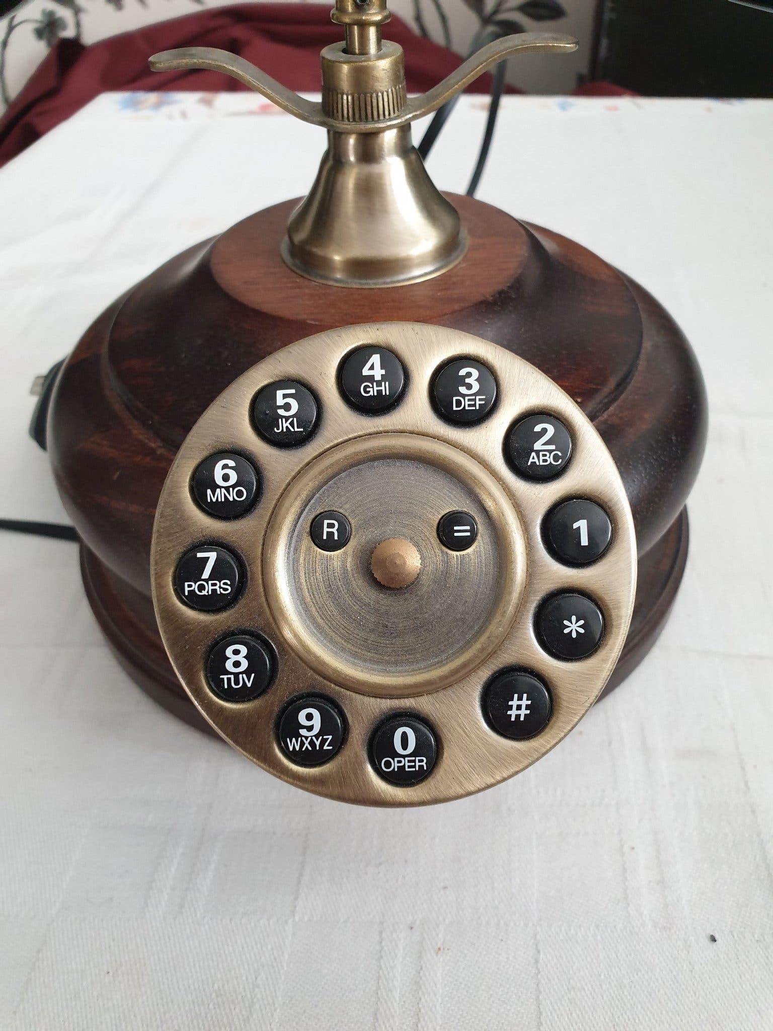 Retro telefon med tryckknappar