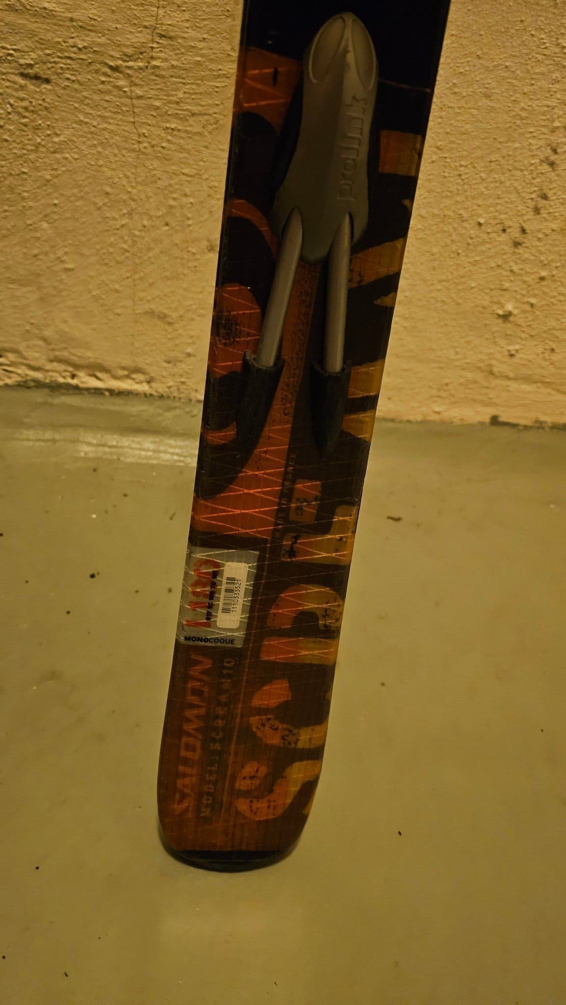 Salomon Scream skidor med bindningar och pjäxor