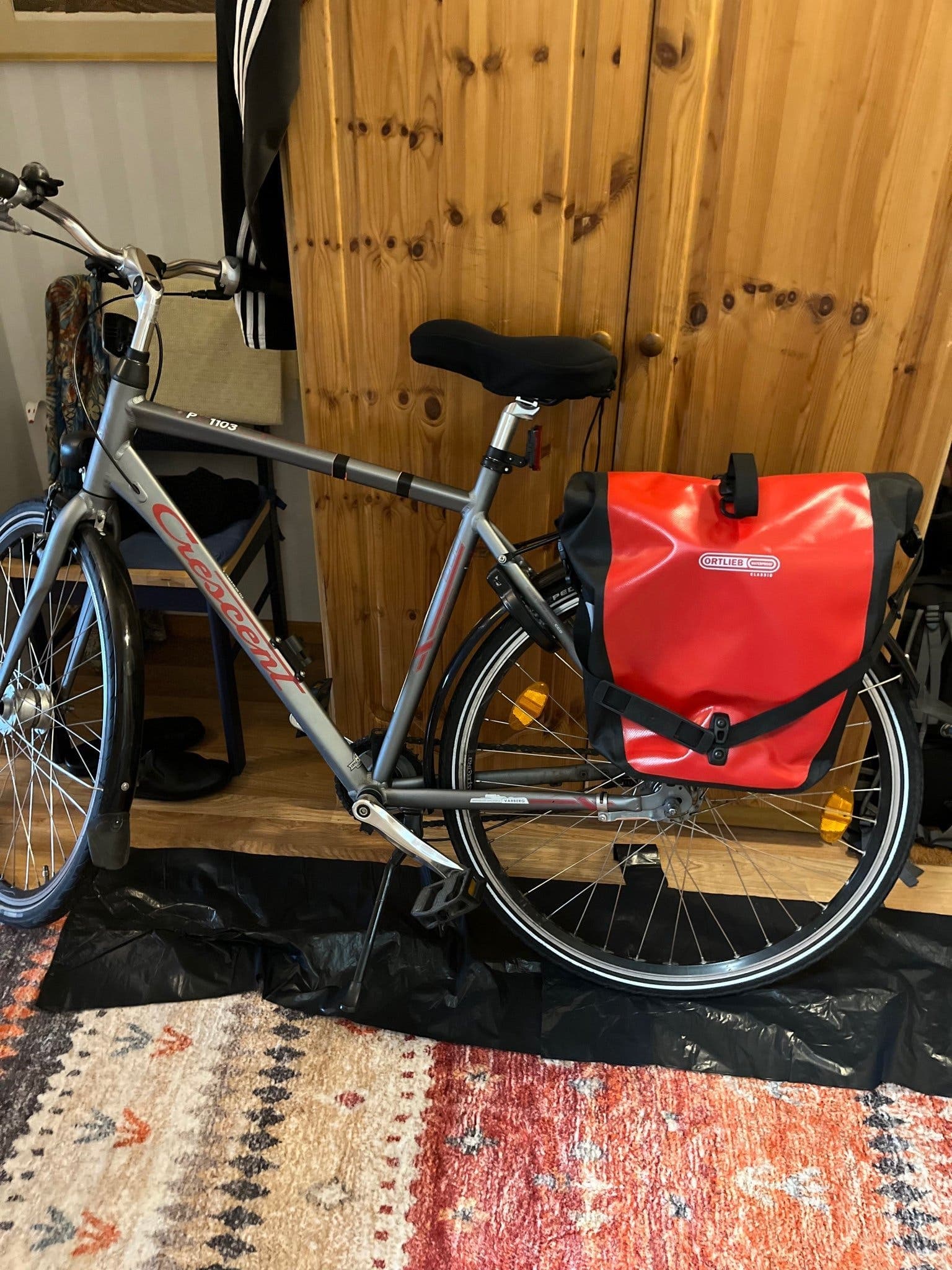 Cykel med 2 st väskor