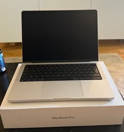 Apple MacBook Pro M4 14” 16 GB Ram, 512GB SSD