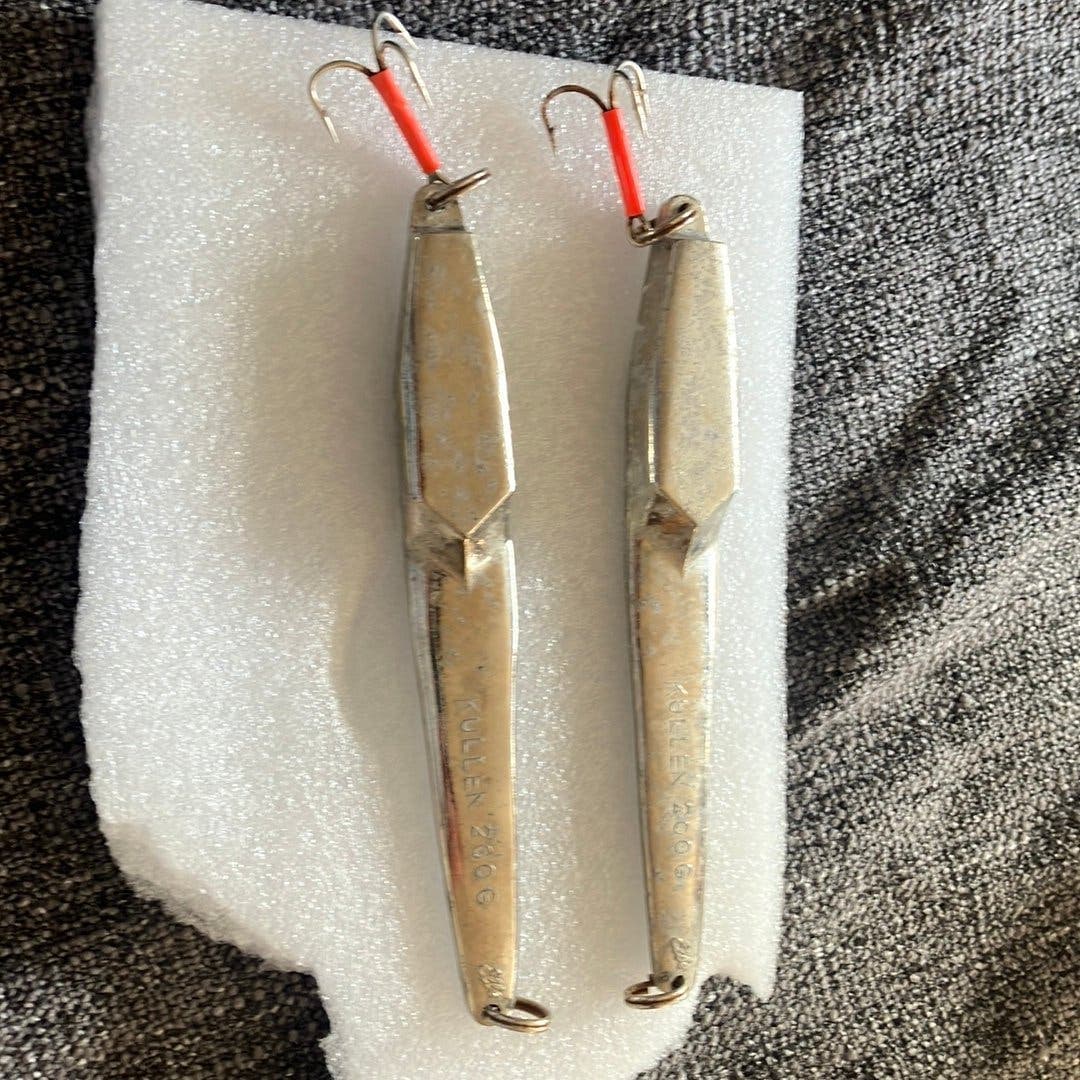 2 st skeddrag/pirkar Kullen 200gram i metall, röda plastdetaljer