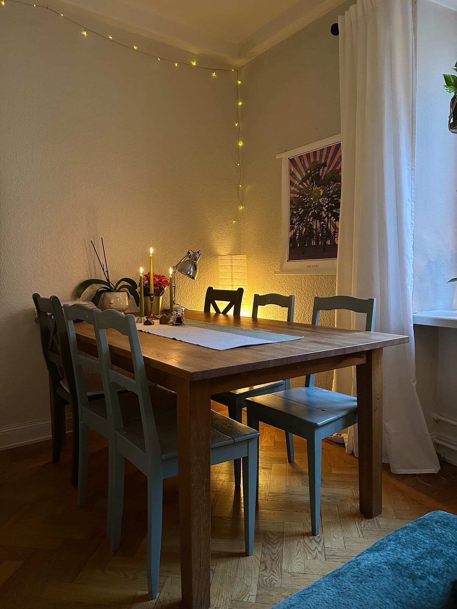 Matbord i massiv ek