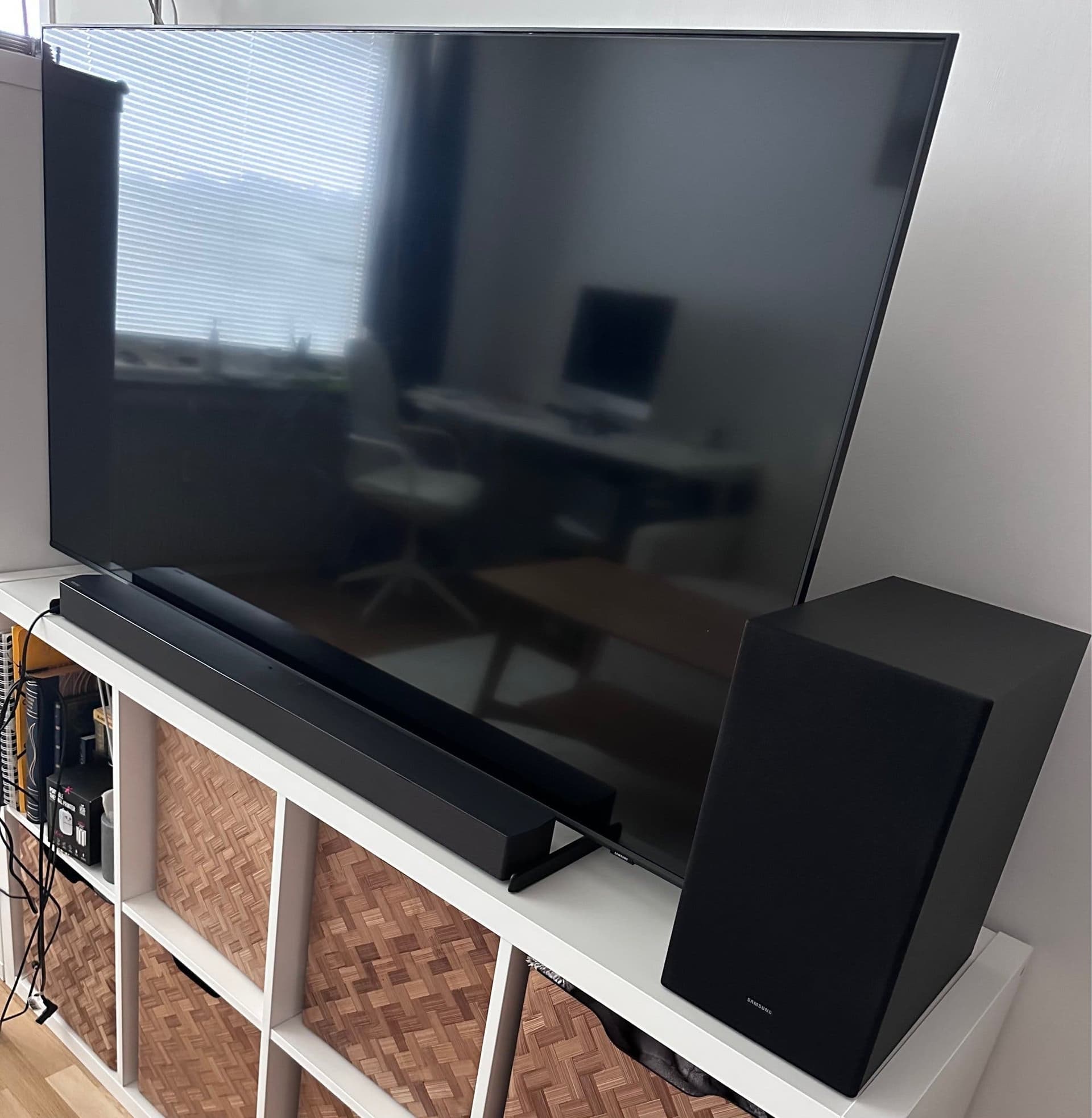 Samsung 55" QLED 4K Smart-TV + Kraftfull Soundbar & Subwoofer