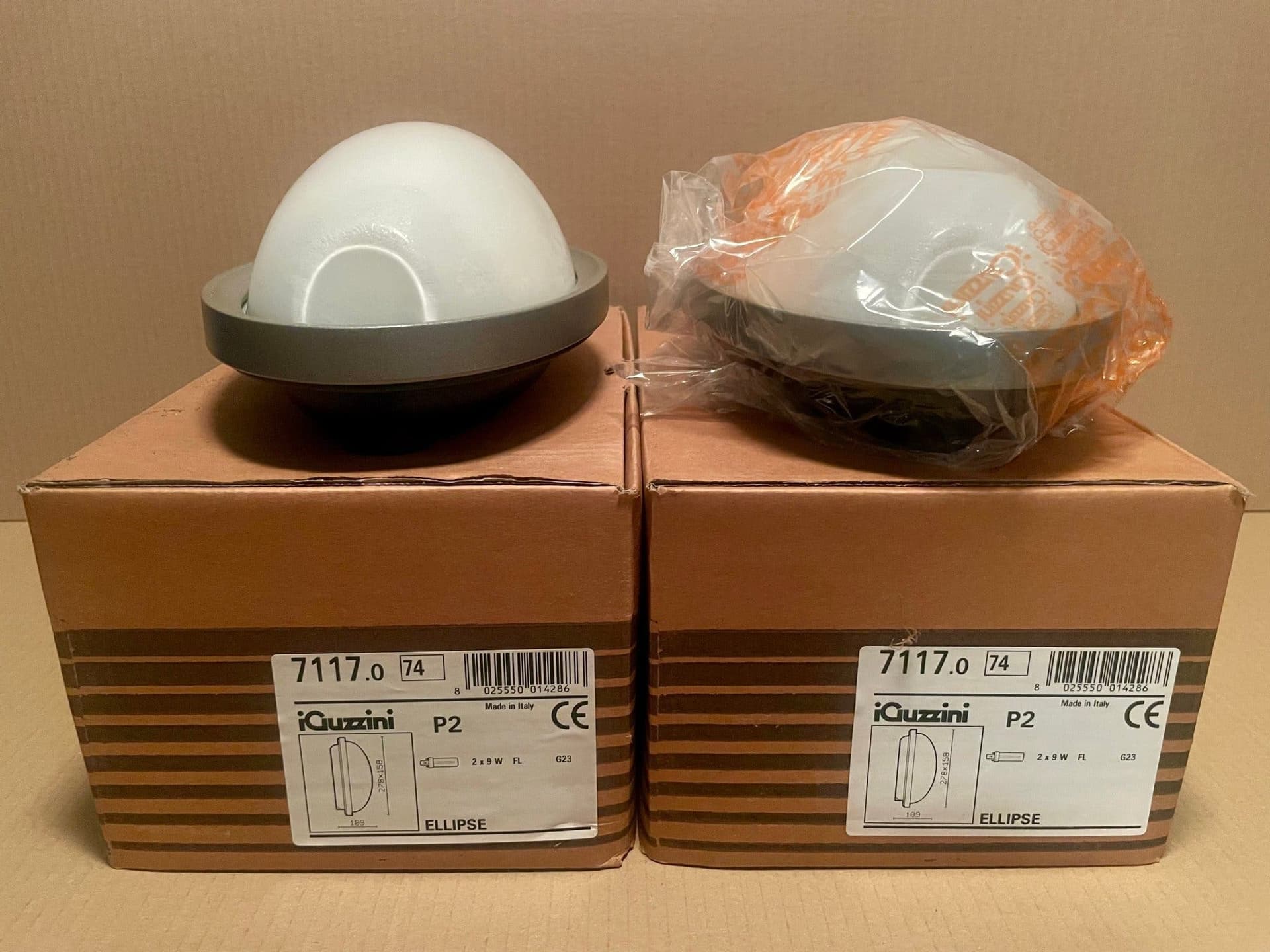 IGUZZINI ELLIPSE VÄGG-/TAKLAMPA - 2 x 9W FL G23 / 2 ST ** NYA**