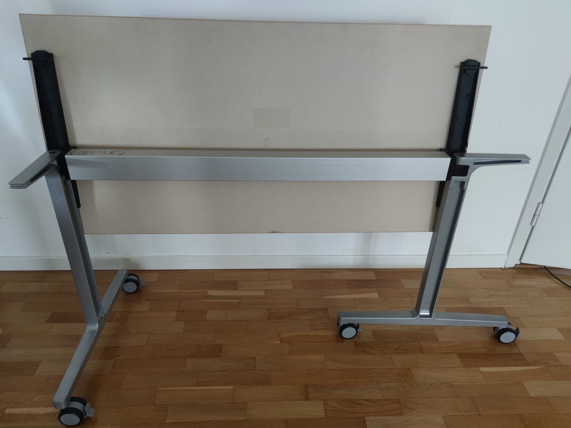 RBM fällbart bord med hjul