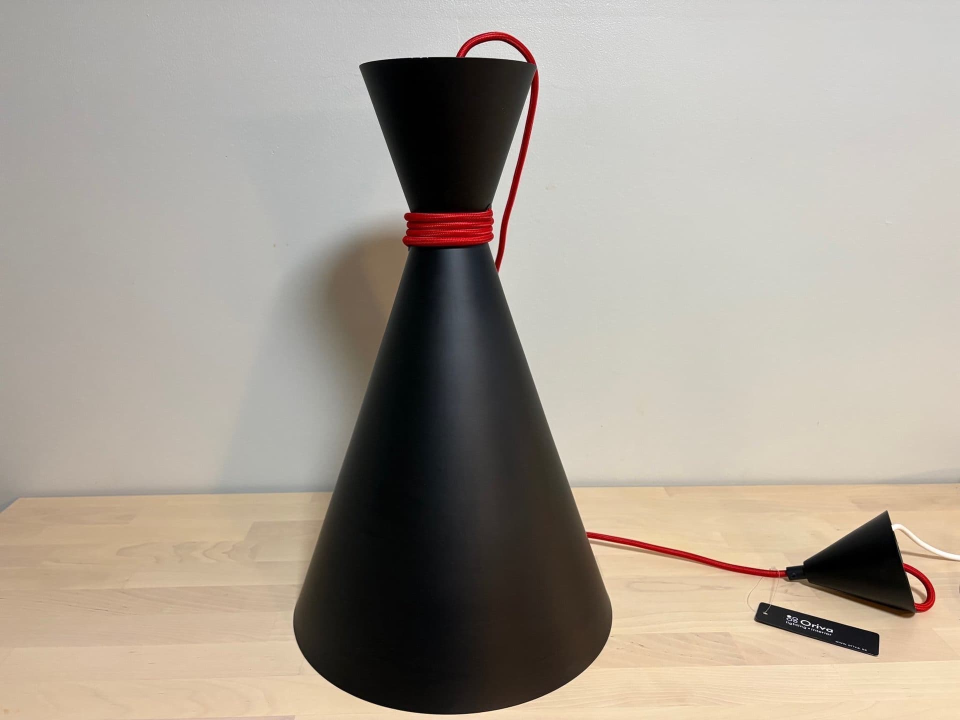 Oriva taklampa 30 cm svart/röd – modern pendellampa i metall