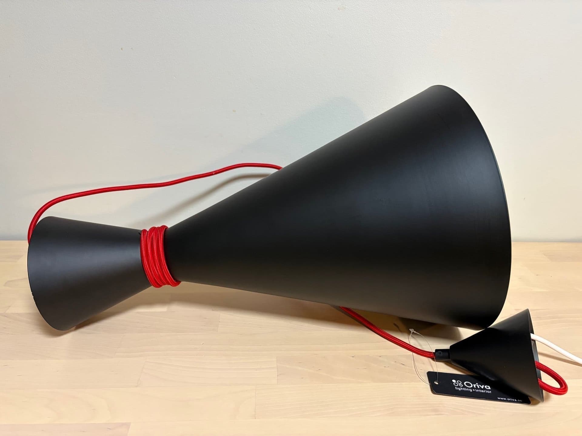 Oriva taklampa 30 cm svart/röd – modern pendellampa i metall