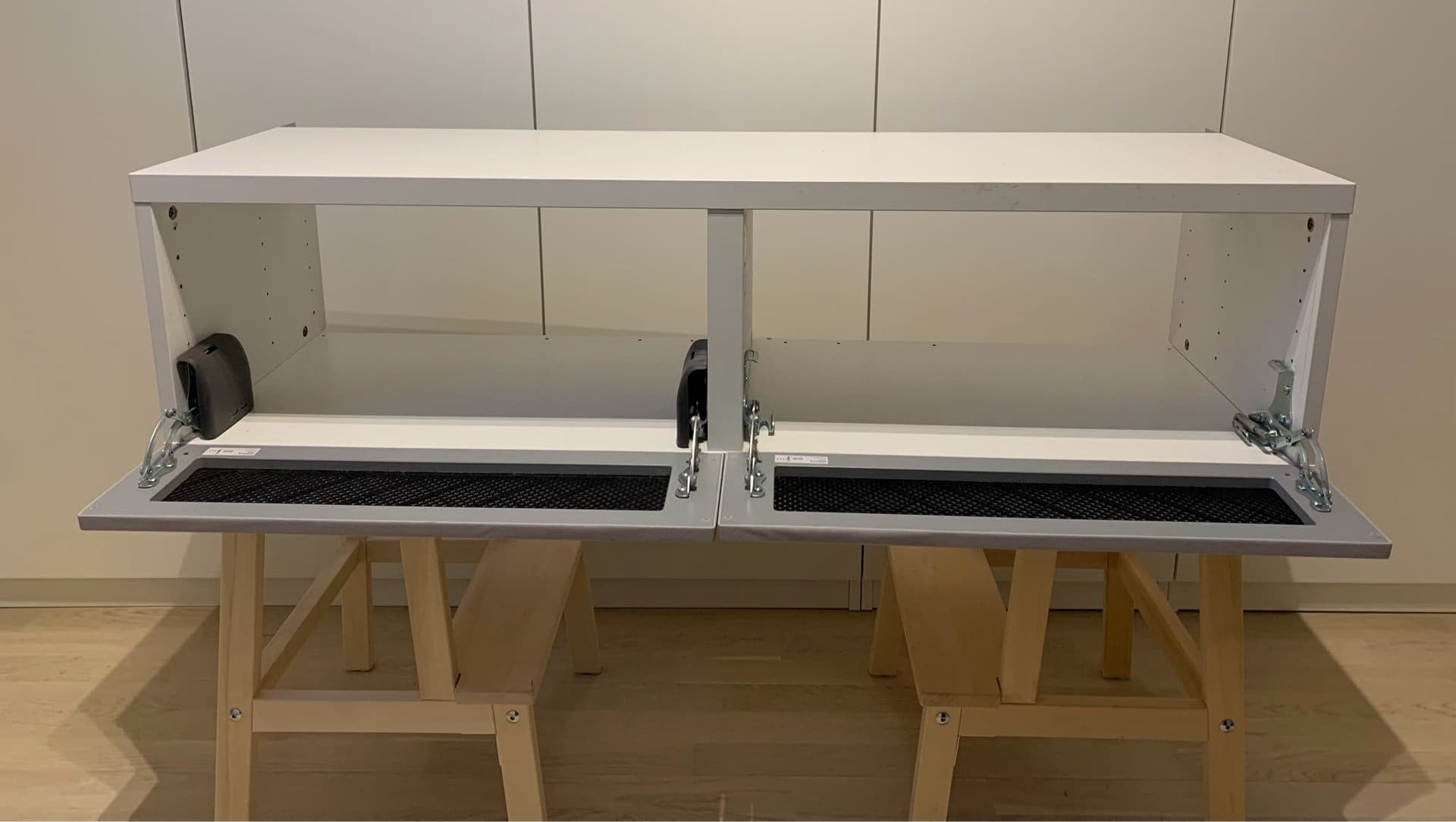 IKEA BESTÅ / UPPLEVA mediamöbel / TV-bänk med ljudpanel / ventilerade luckor.
