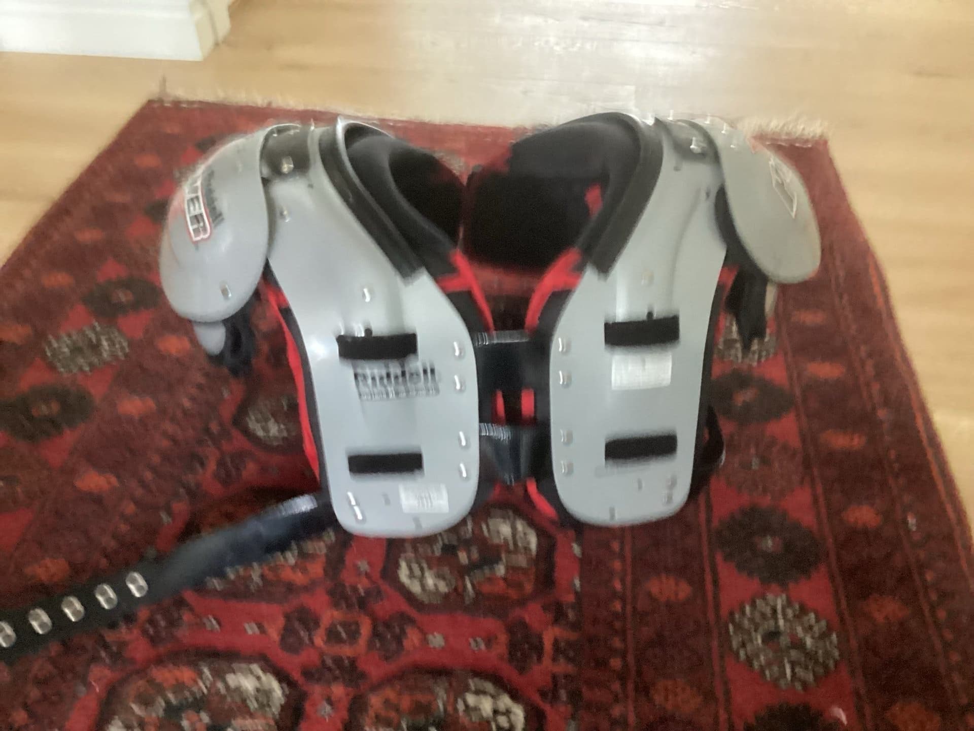 Riddell Power axelskydd för amerikansk fotboll