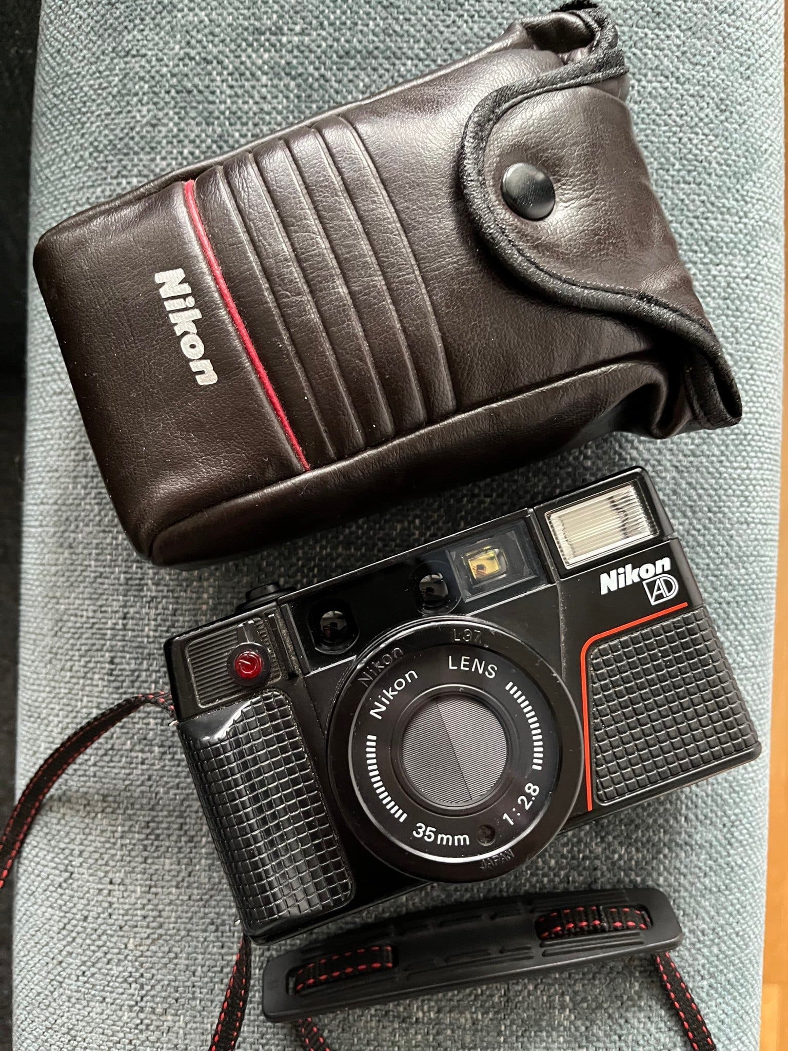 Nikon L35AD2 (One Touch) i toppskick – Fullt testad med fungerande dataskärm