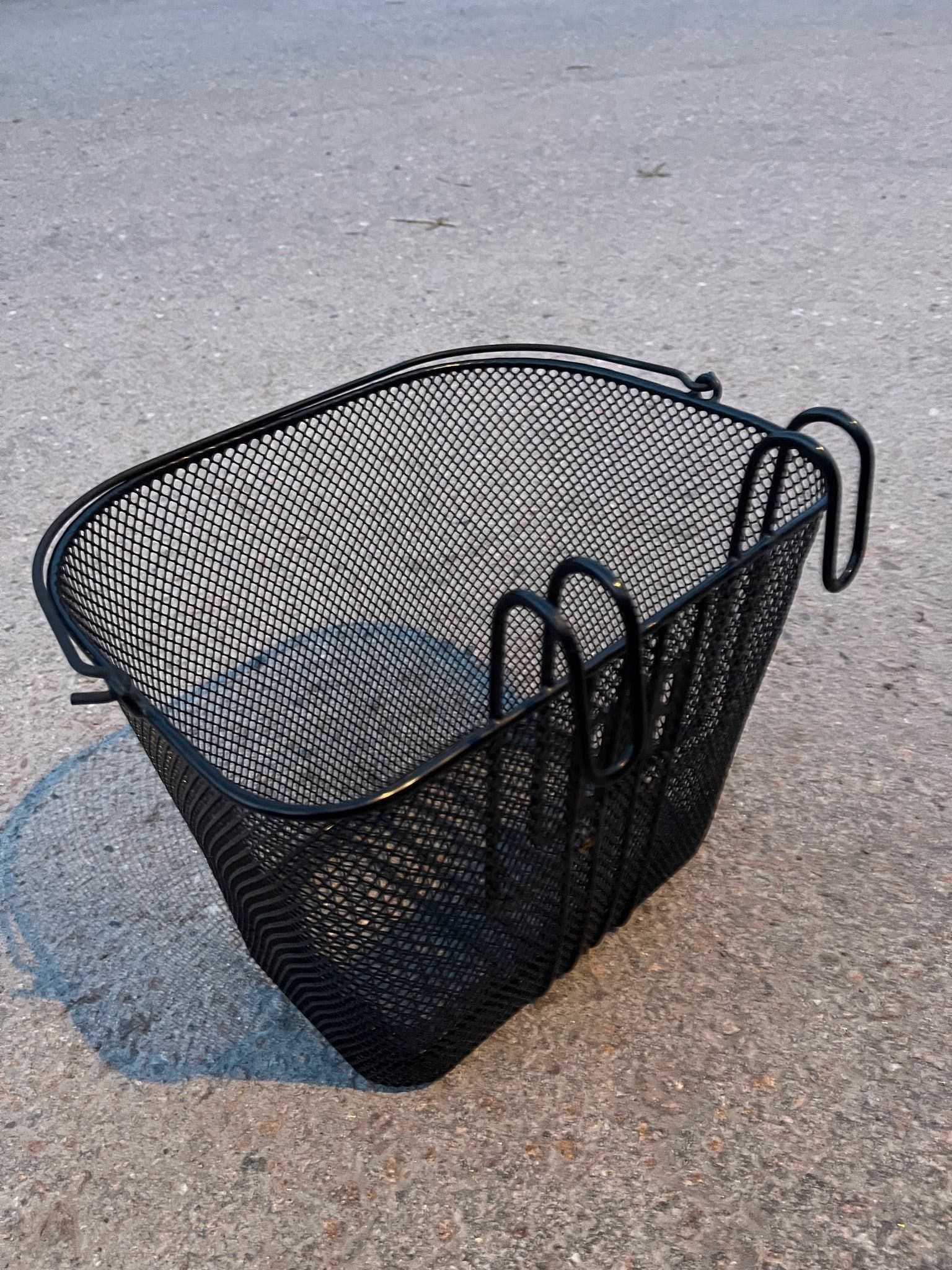 Cykelkorg i metall för pakethållare, svart