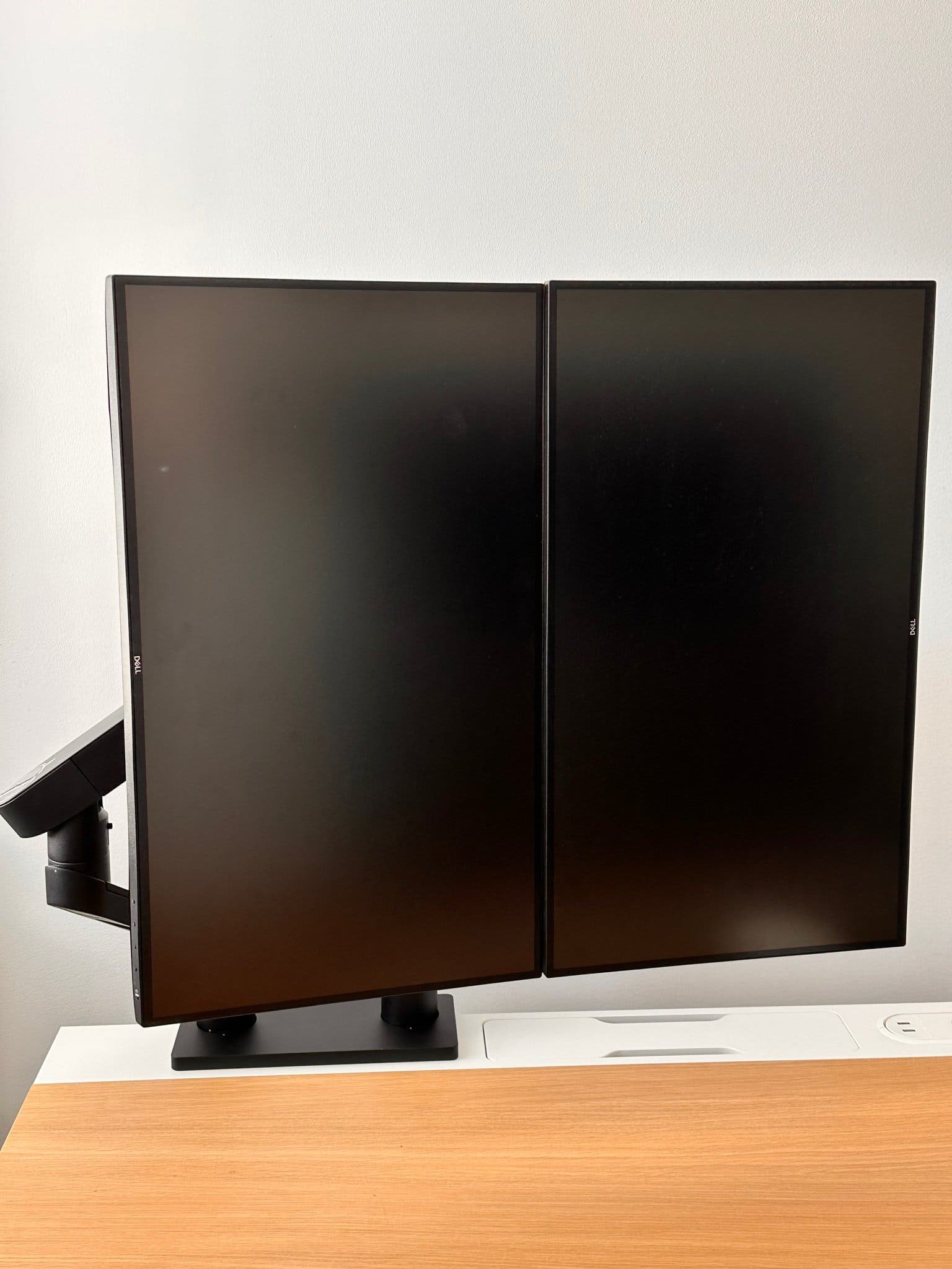 2x Dell UltraSharp U2520D 25” QHD + Dell MDA20 Dubbel Skärmarm – Komplett Paket