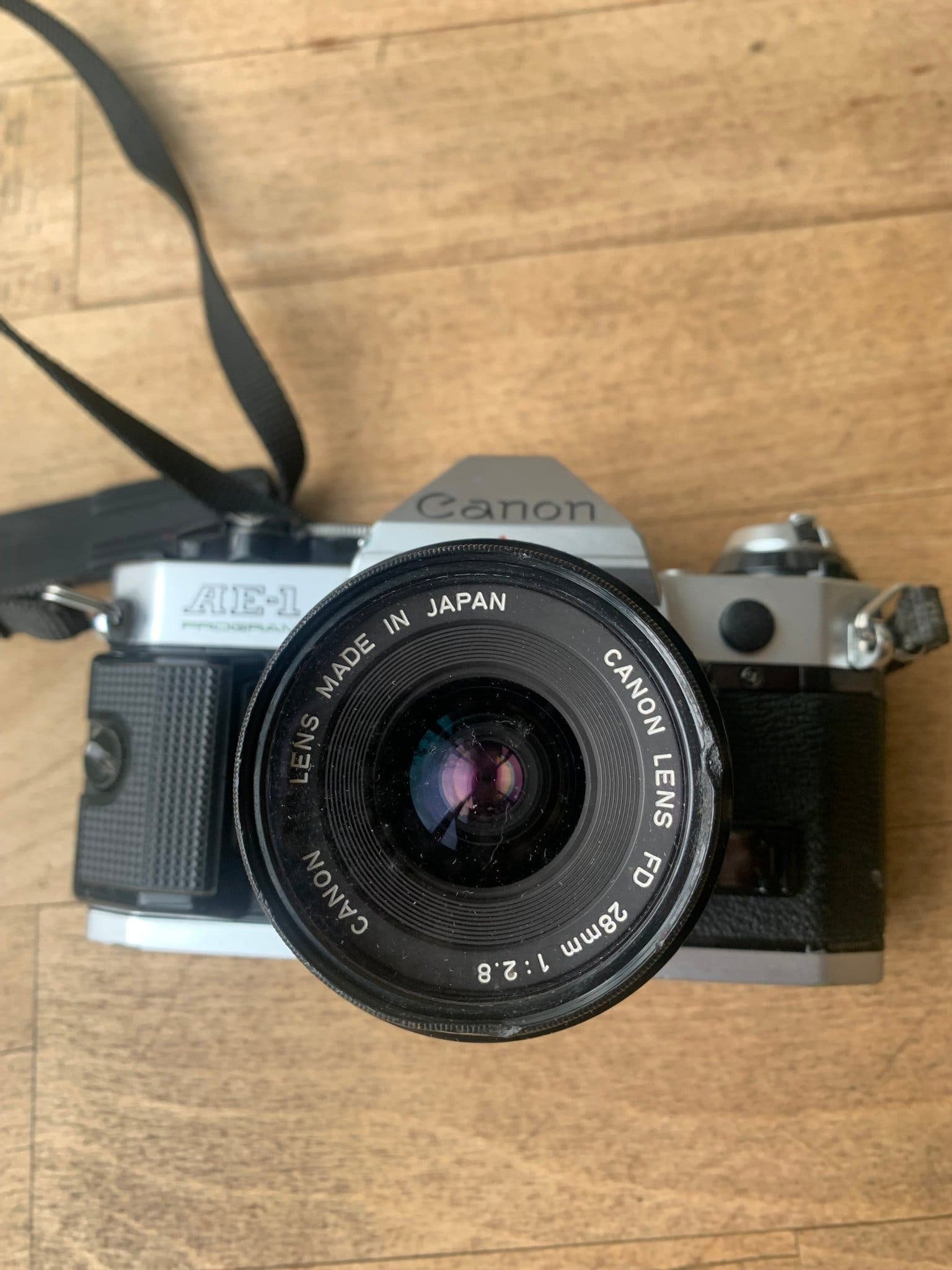 Canon AE-1 Program Analog Systemkamera with Multiple Lenses