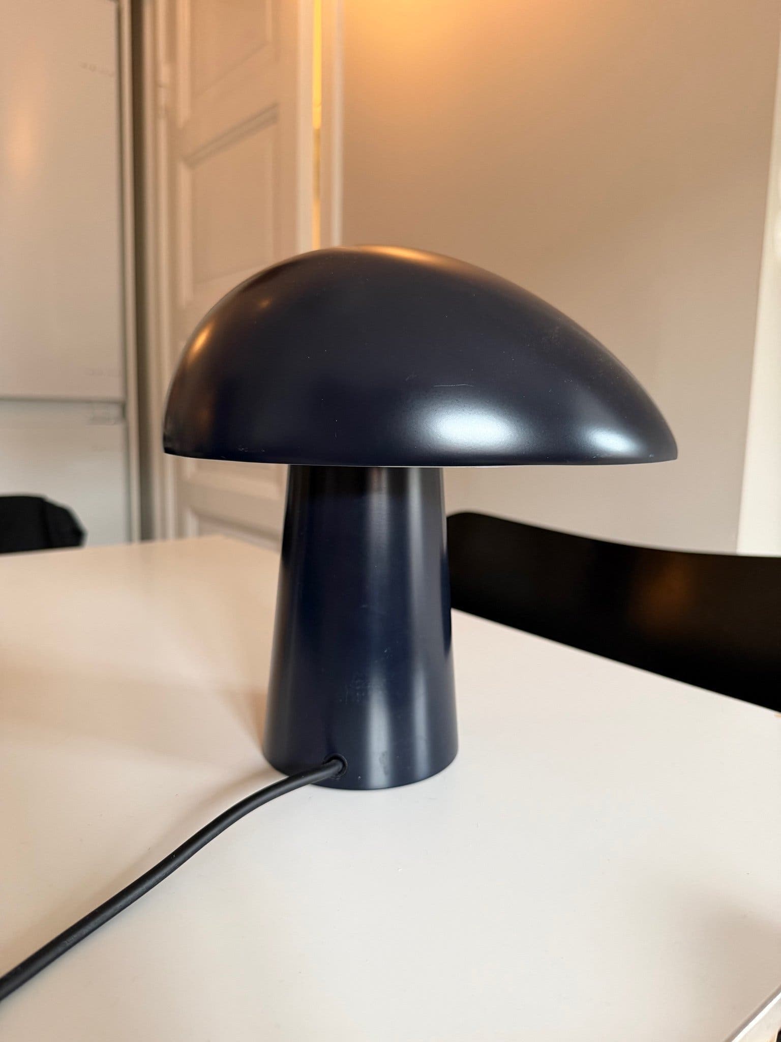 Fritz Hansen Night Owl Bordslampa, Midnattsblå