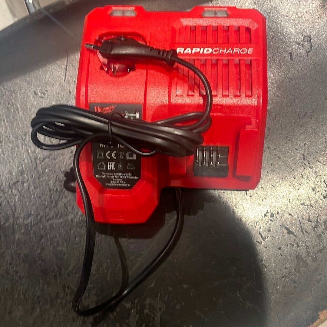 Milwaukee M12-18FC Laddare