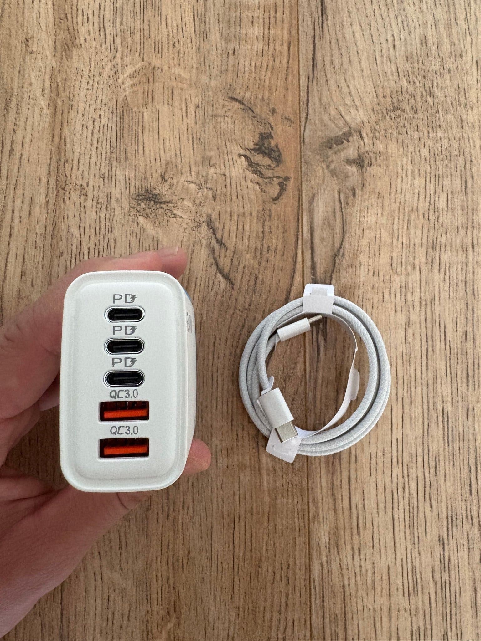 Snabbladdning, Kraftfull 240W Laddare med 5 Portar med usb-C till C laddkabel