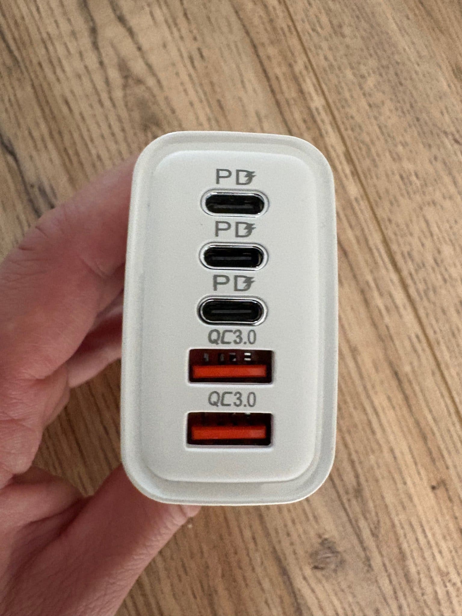 Snabbladdning, Kraftfull 240W Laddare med 5 Portar med usb-C till C laddkabel