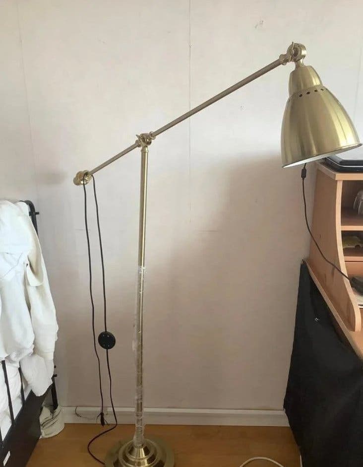 Retro Golvlampa i mässing. Guld lampa