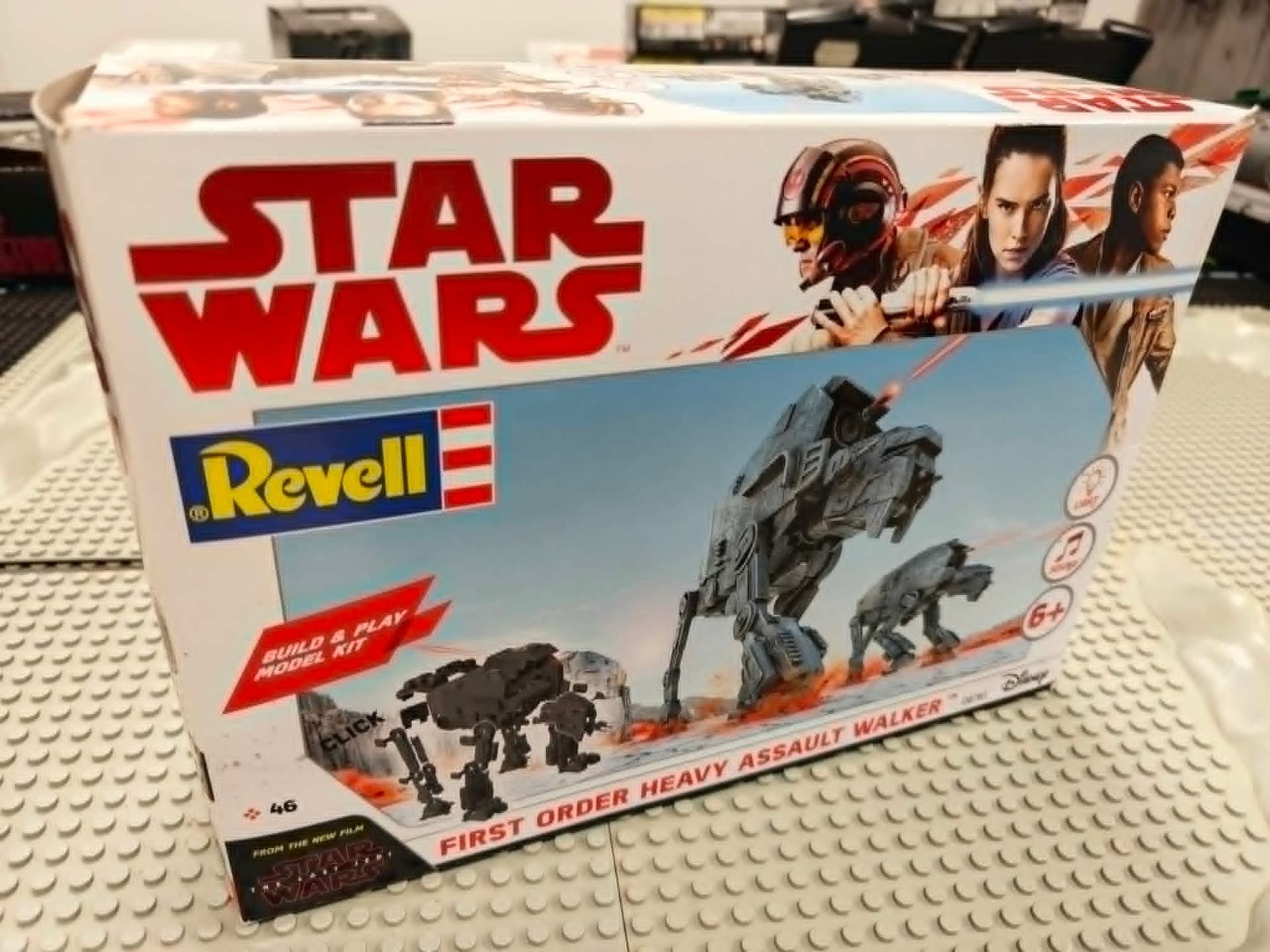 Revell Star Wars First Order Heavy Assault Walker modellbyggsats