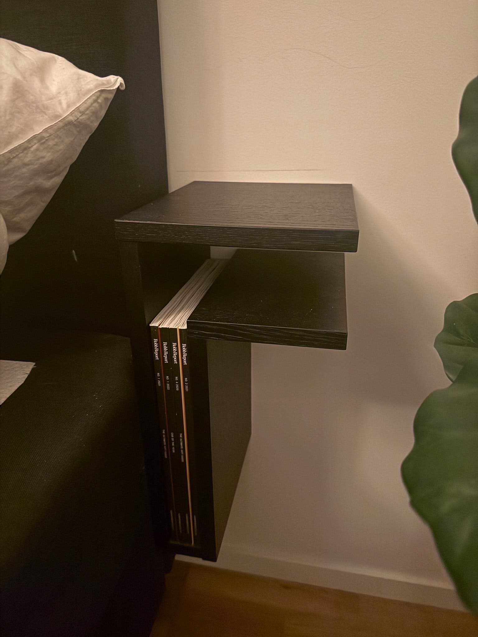 Maze F-Shelf svarta sängbord