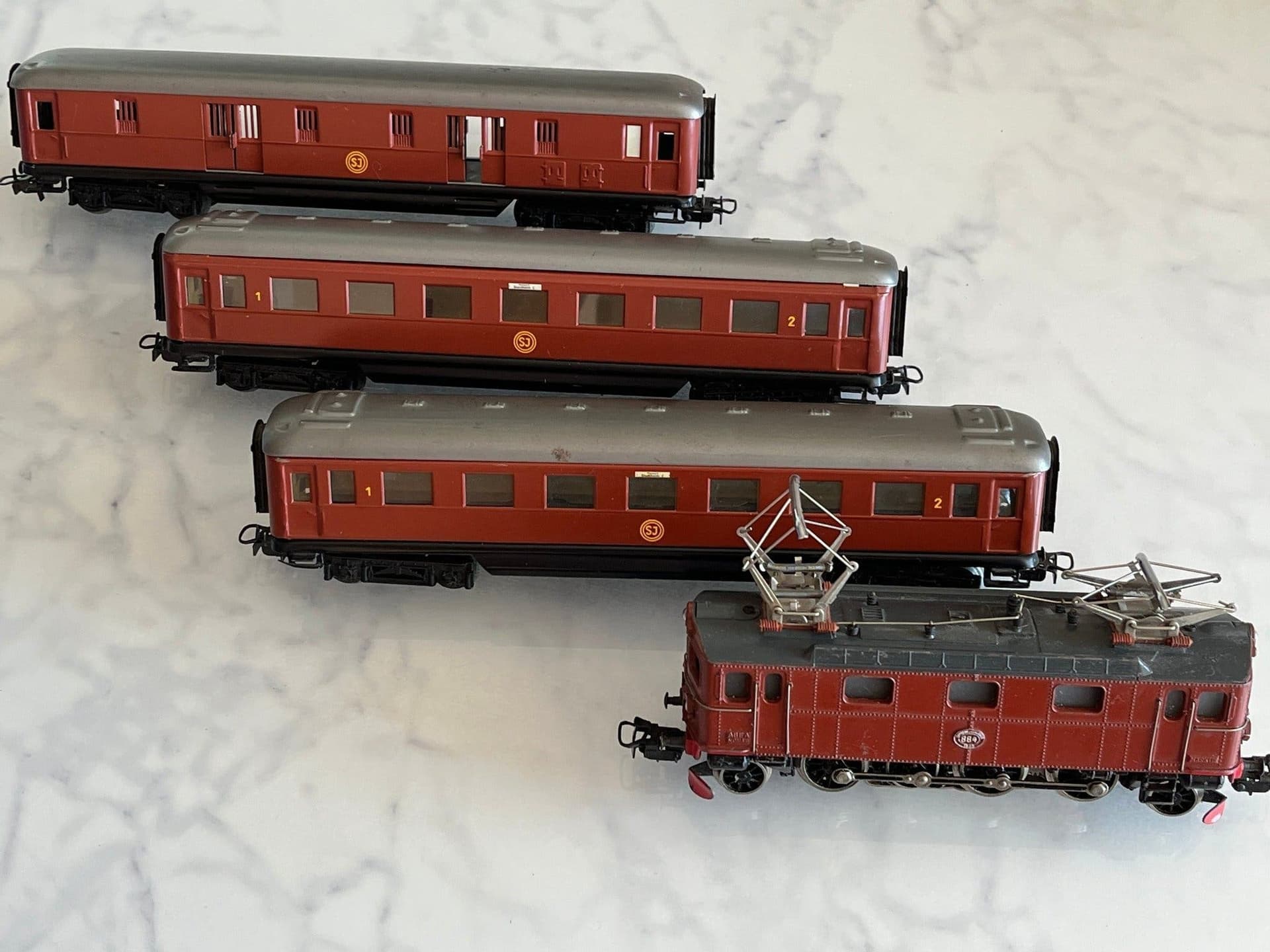 Märklin H0 Analogt Ellok 3018 SJ:s lok litt. Da med 3st personvagnar4020/21