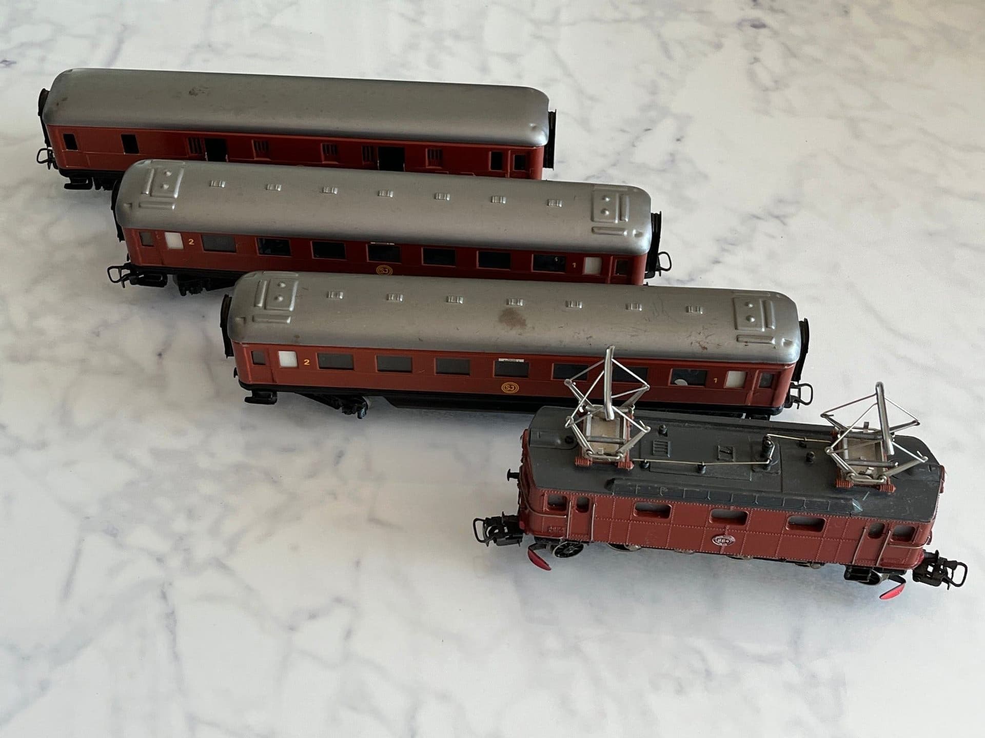Märklin H0 Analogt Ellok 3018 SJ:s lok litt. Da med 3st personvagnar4020/21