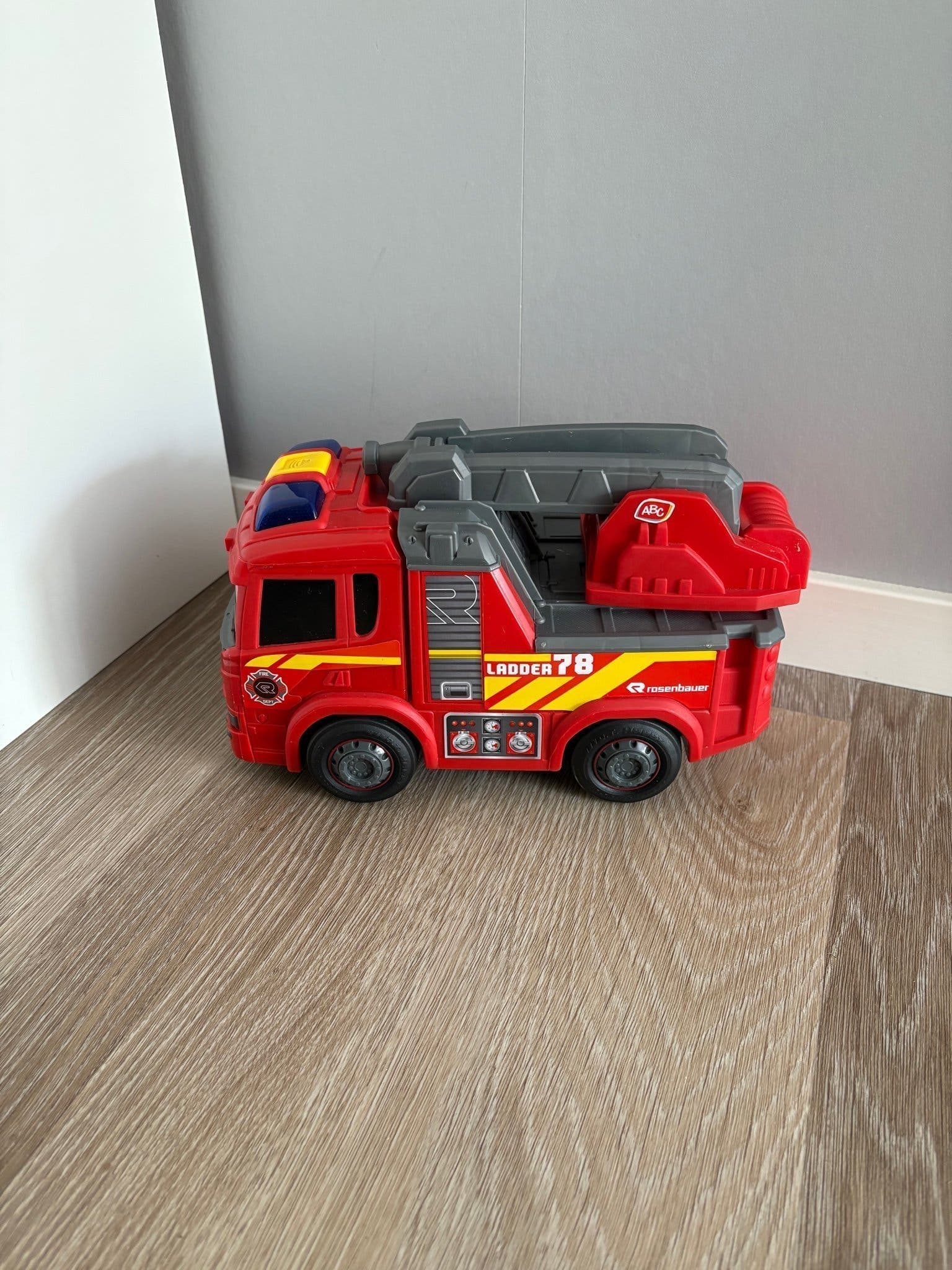 Brandbil med ljud och ljus ABC brandbilen Dickie Toys