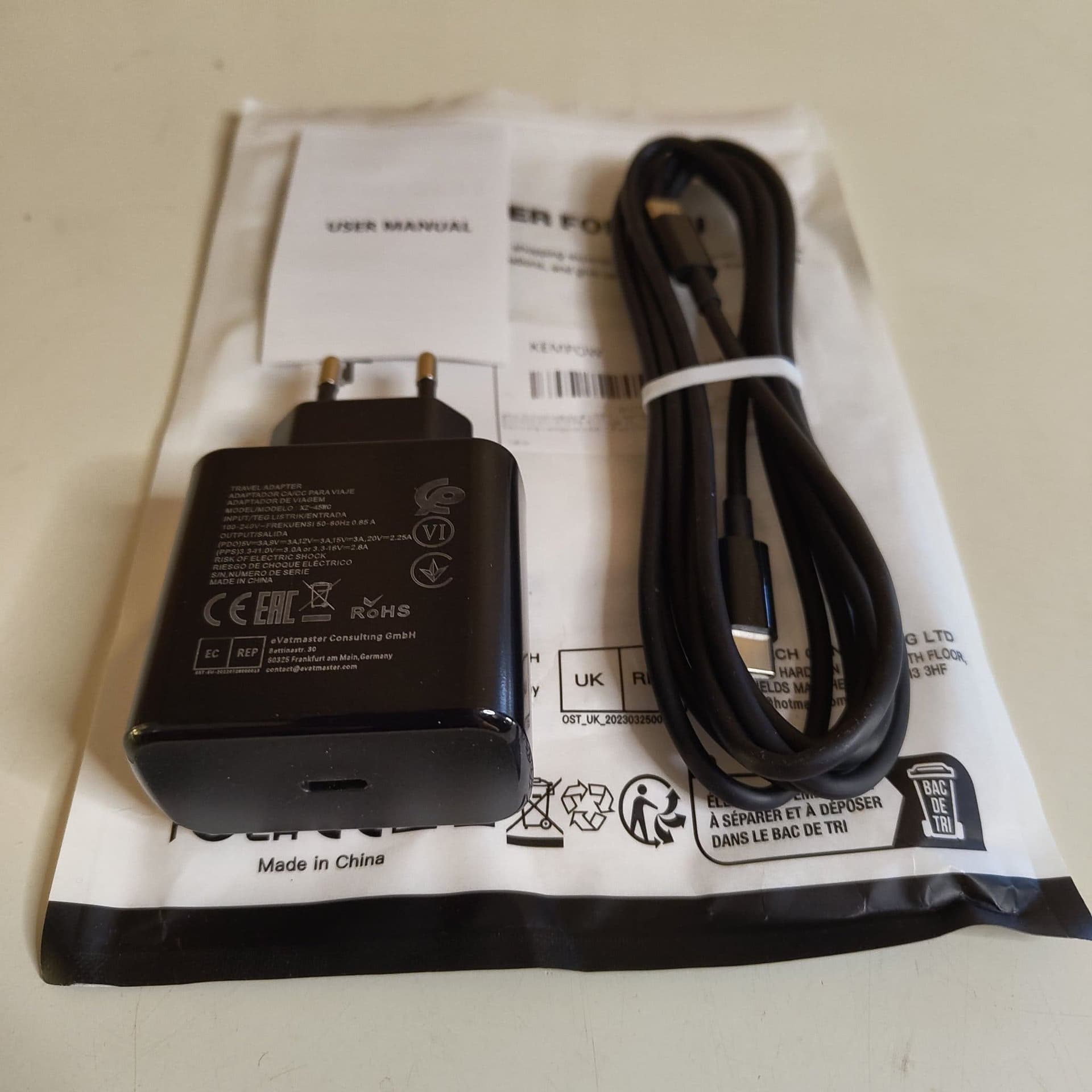 Kempow USB-C laddare 45W + USB-C kabel 2m - Nytt i förpackning!