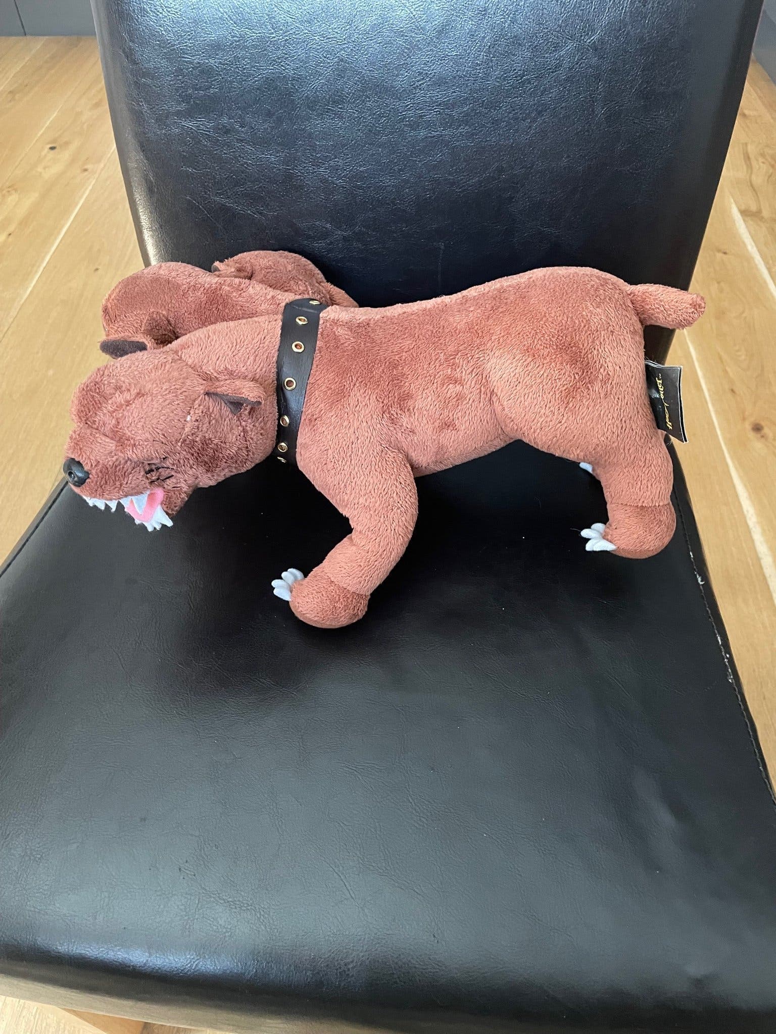 Harry Potter Fluffy Trehövdad Hund Plyschleksak