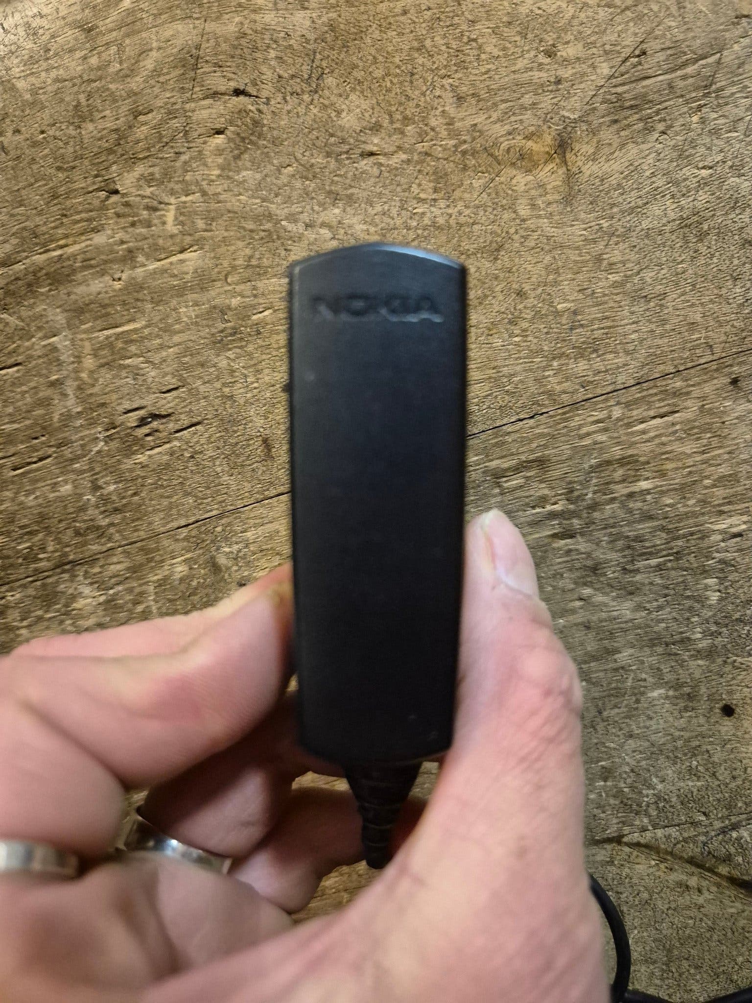 Nokia AC-12E Laddare
