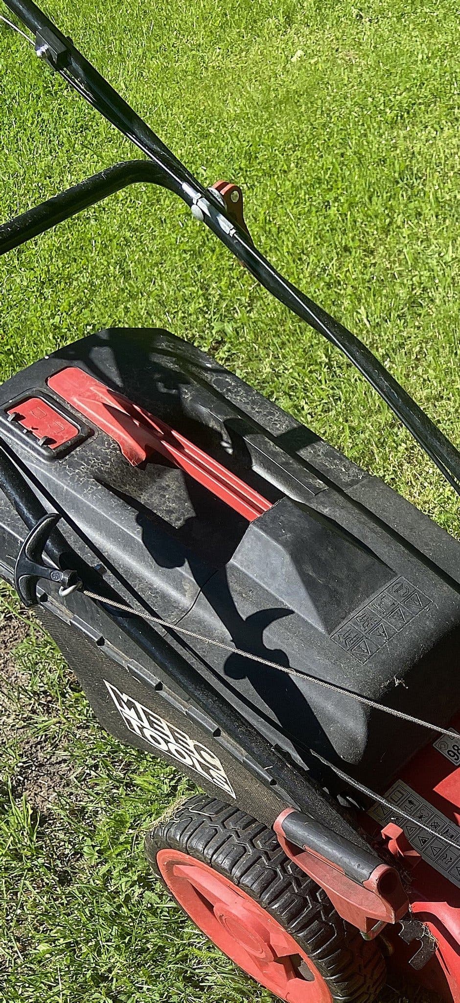 Bensindriven gräsklippare med uppsamlare - XP 160 MEEC TOOLS