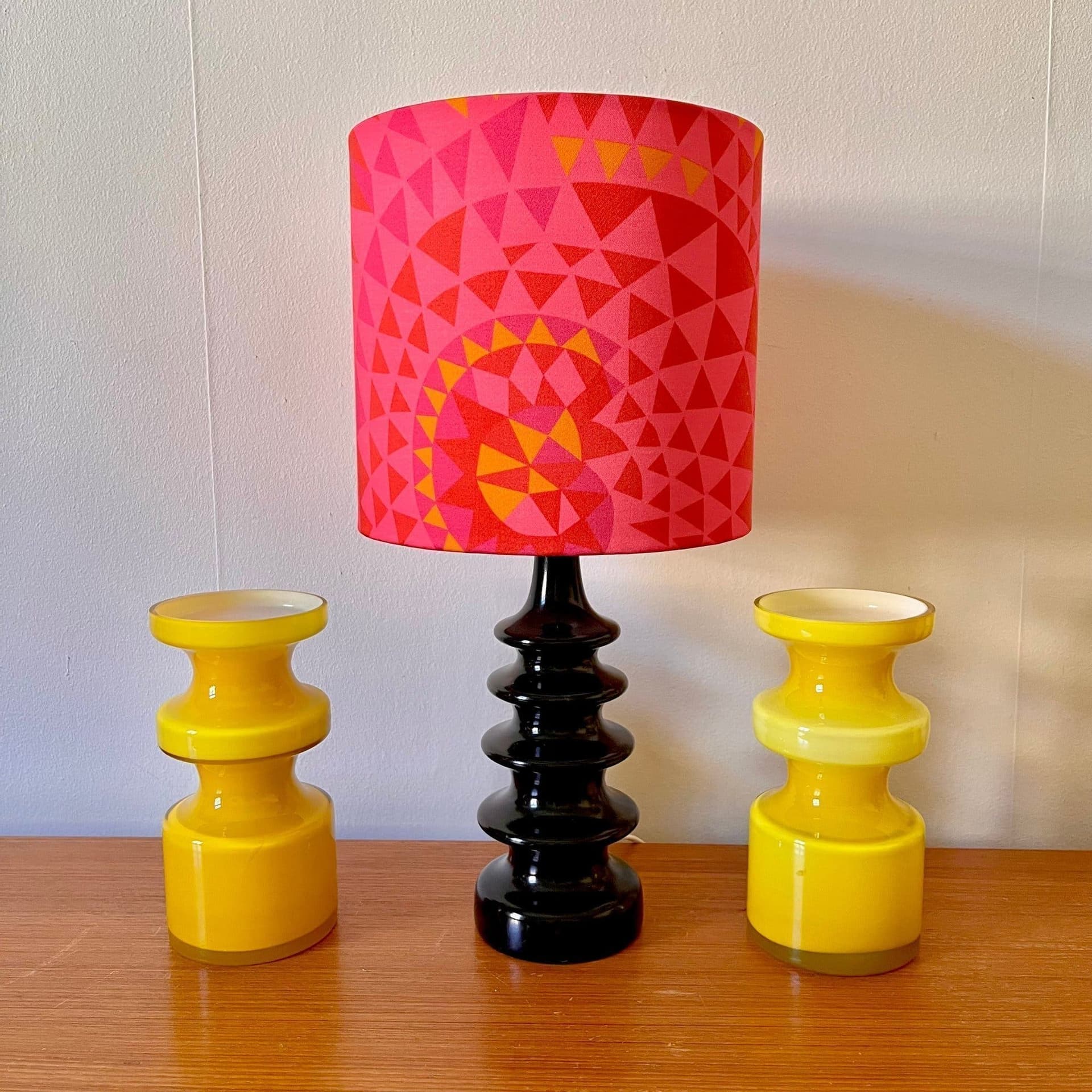 RETRO LAMPSKÄRM! Tygdesign av Marjatta Metsovaara