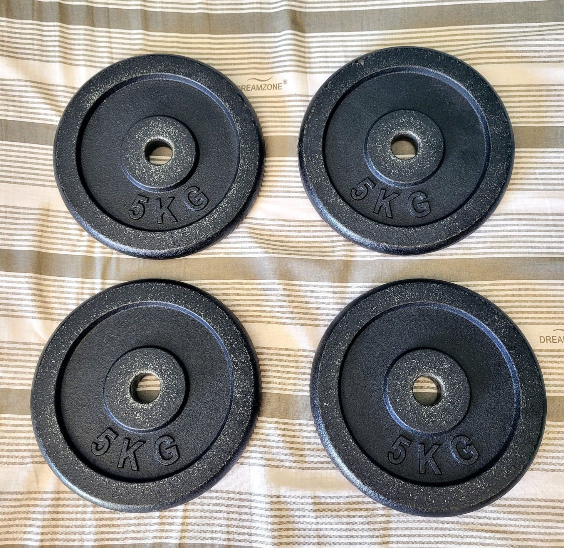Viktskivor (hd 25mm) – totalvikt 101 kilo + 4 hantelstänger