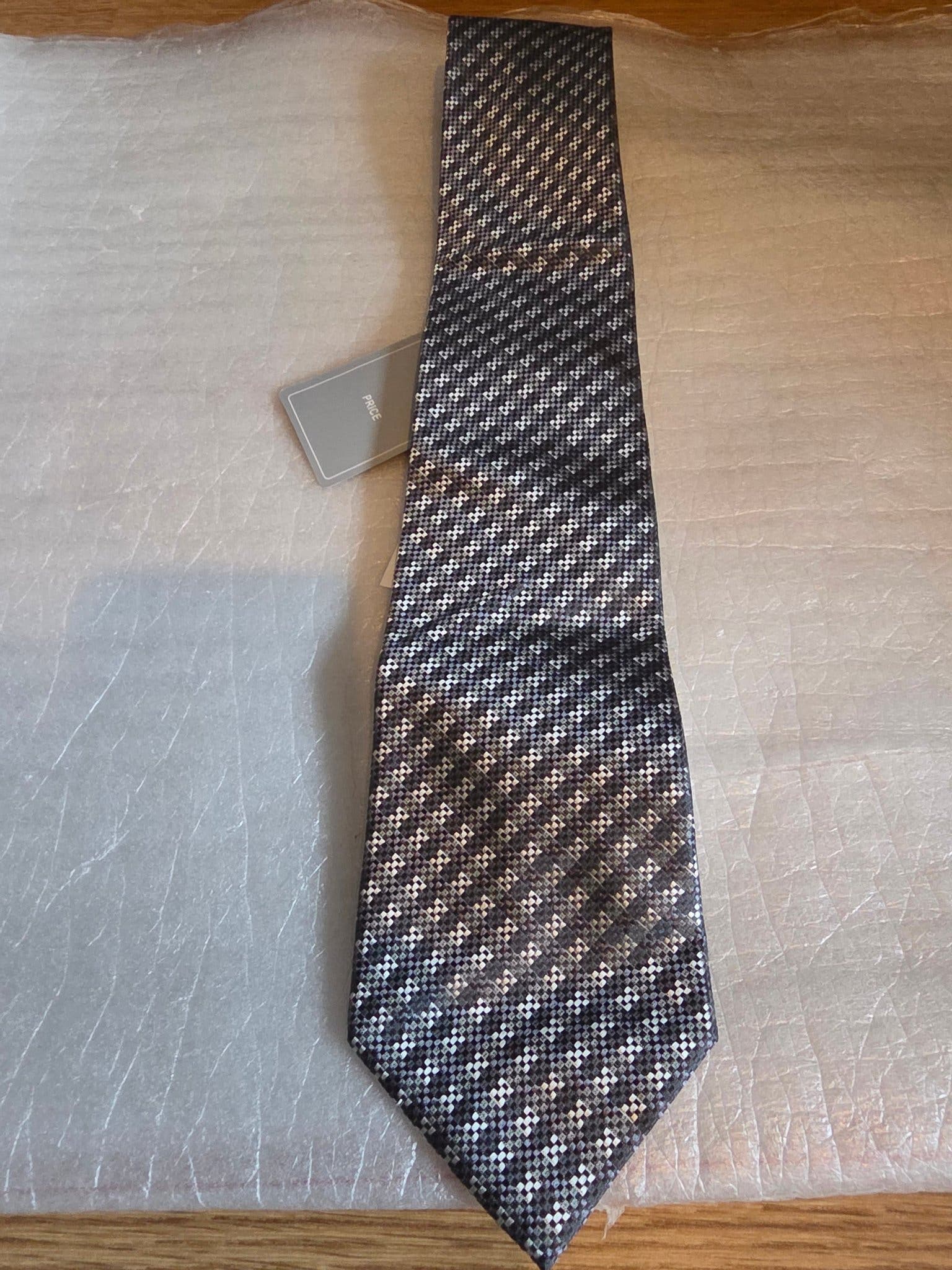 Ny från Batistini Vacker Grå slips