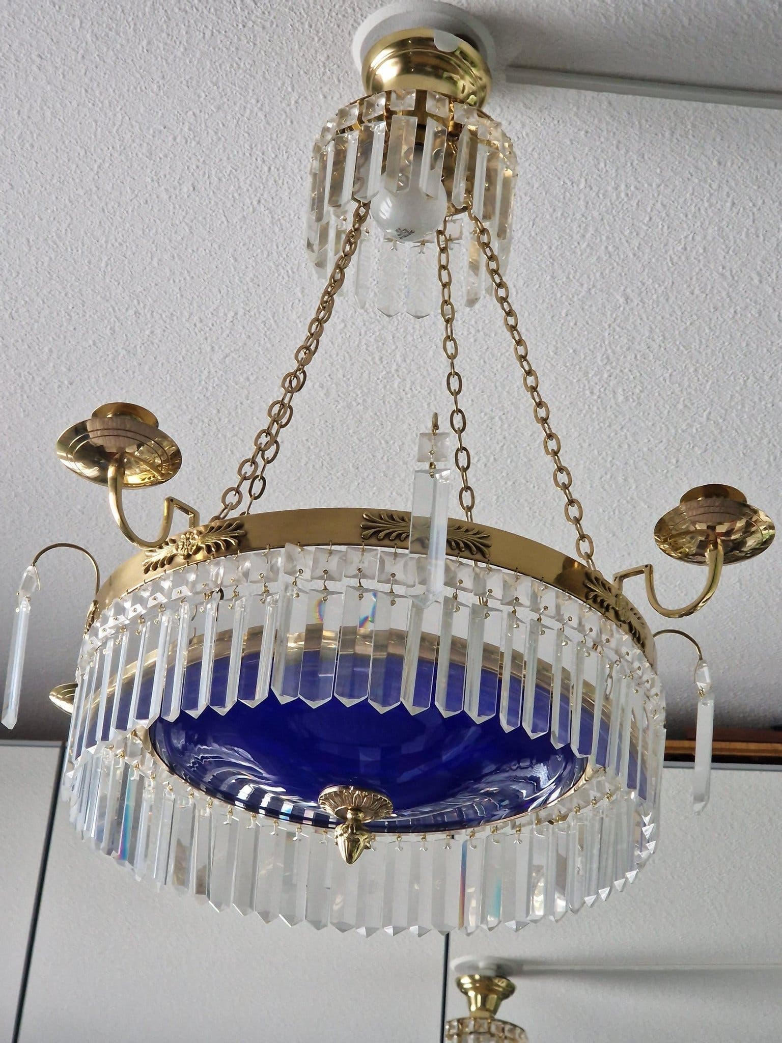 Taklampa i mässing med prismor och blå glasskål