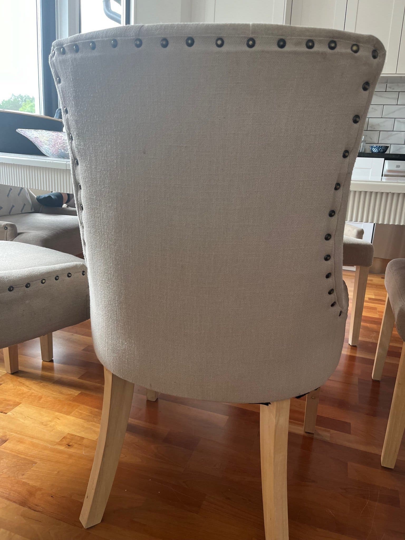 Matstolar med nitar