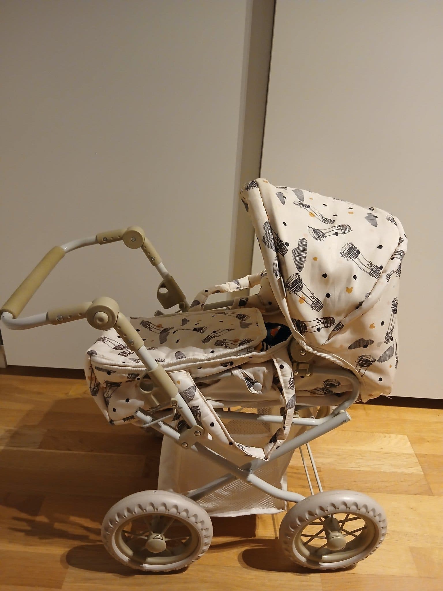 Dockvagn nyaskick med docka