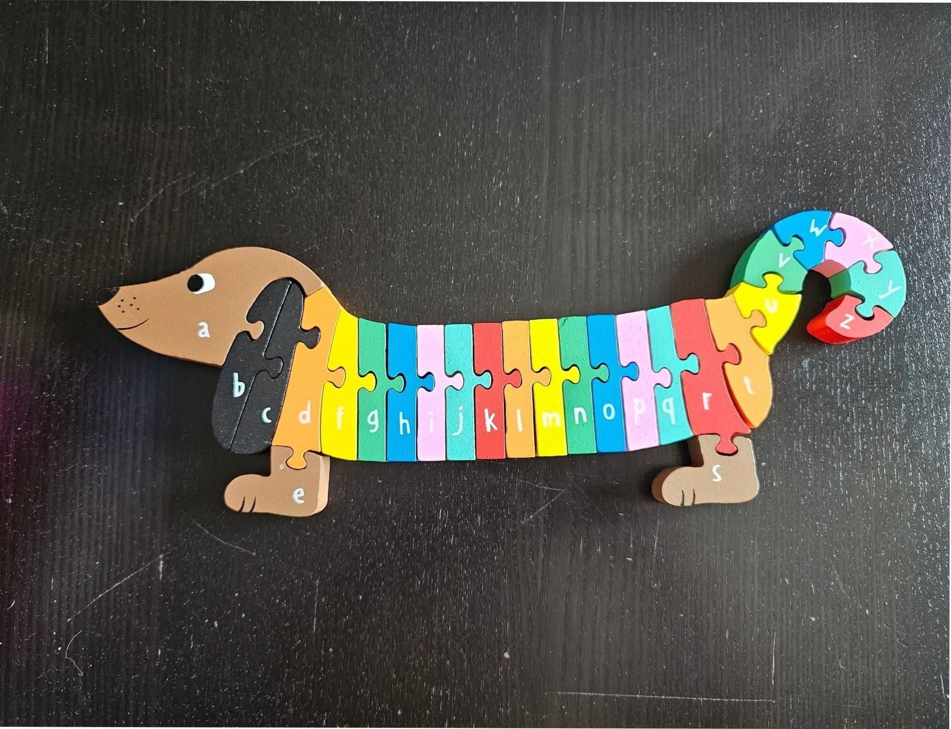 Träpussel alfabetshund