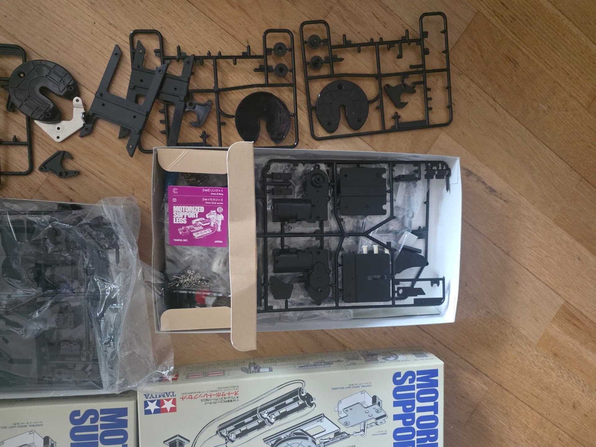 Tamiya motoriserade stödben till tamiya trailer.